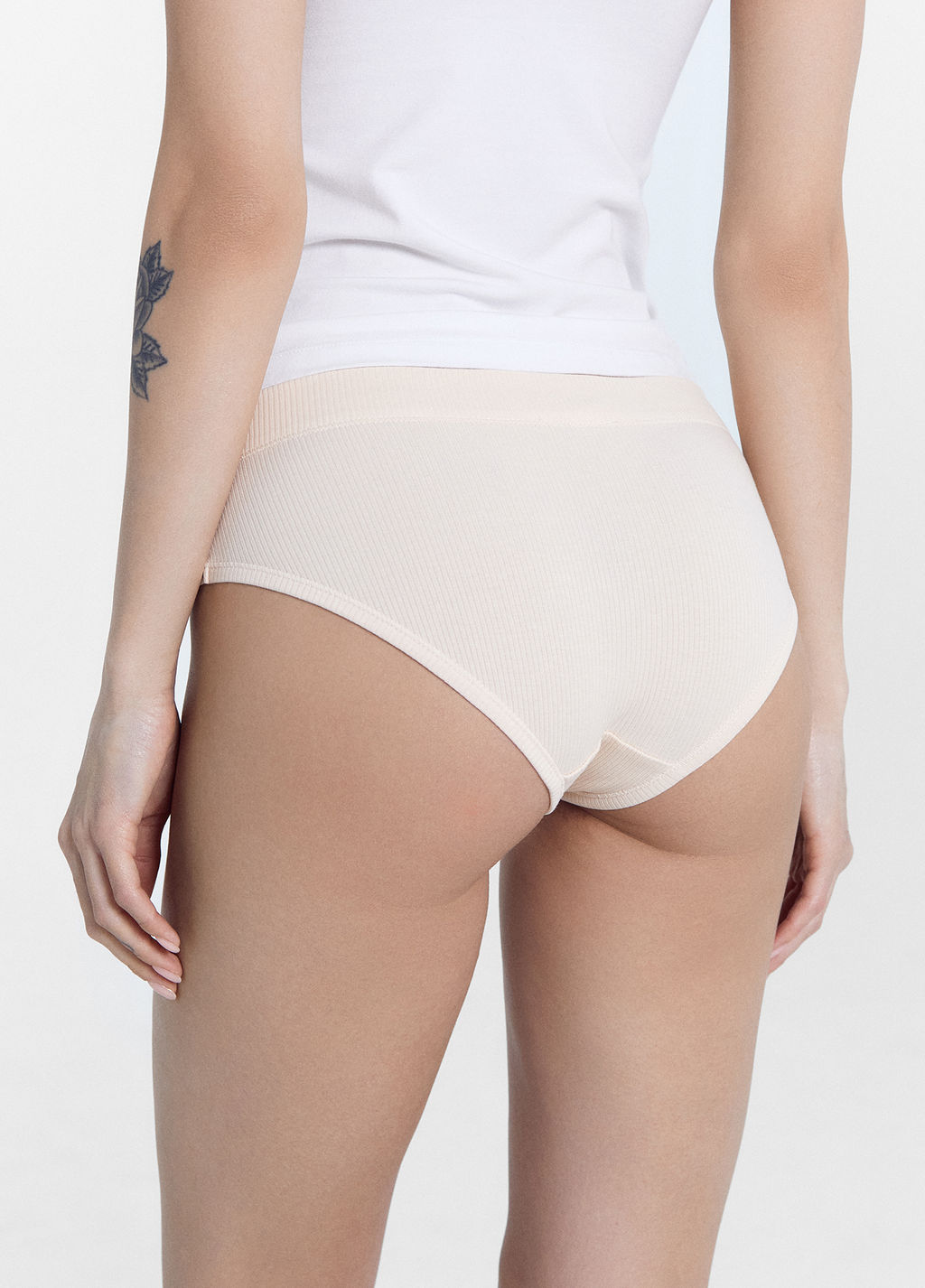 Цена за 2 штуки! Трусы женские слипы в бежевом цвете