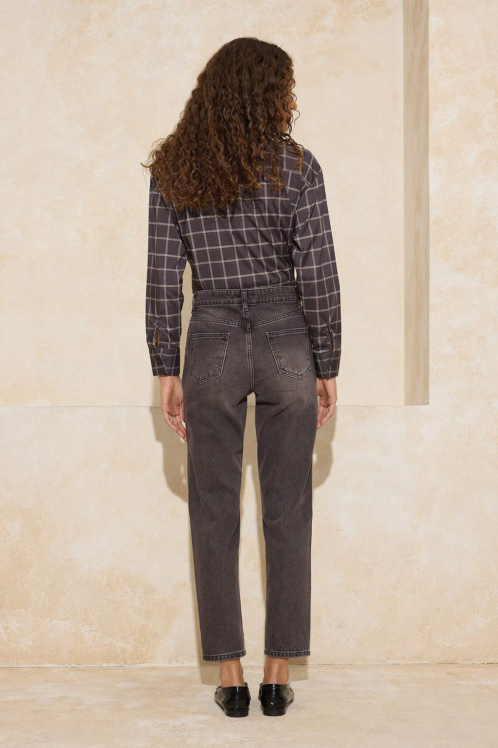 Kahverengi Yuksek Bel Mom Jeans TWOSS26JE00015 - Trendyolmilla фото 6
