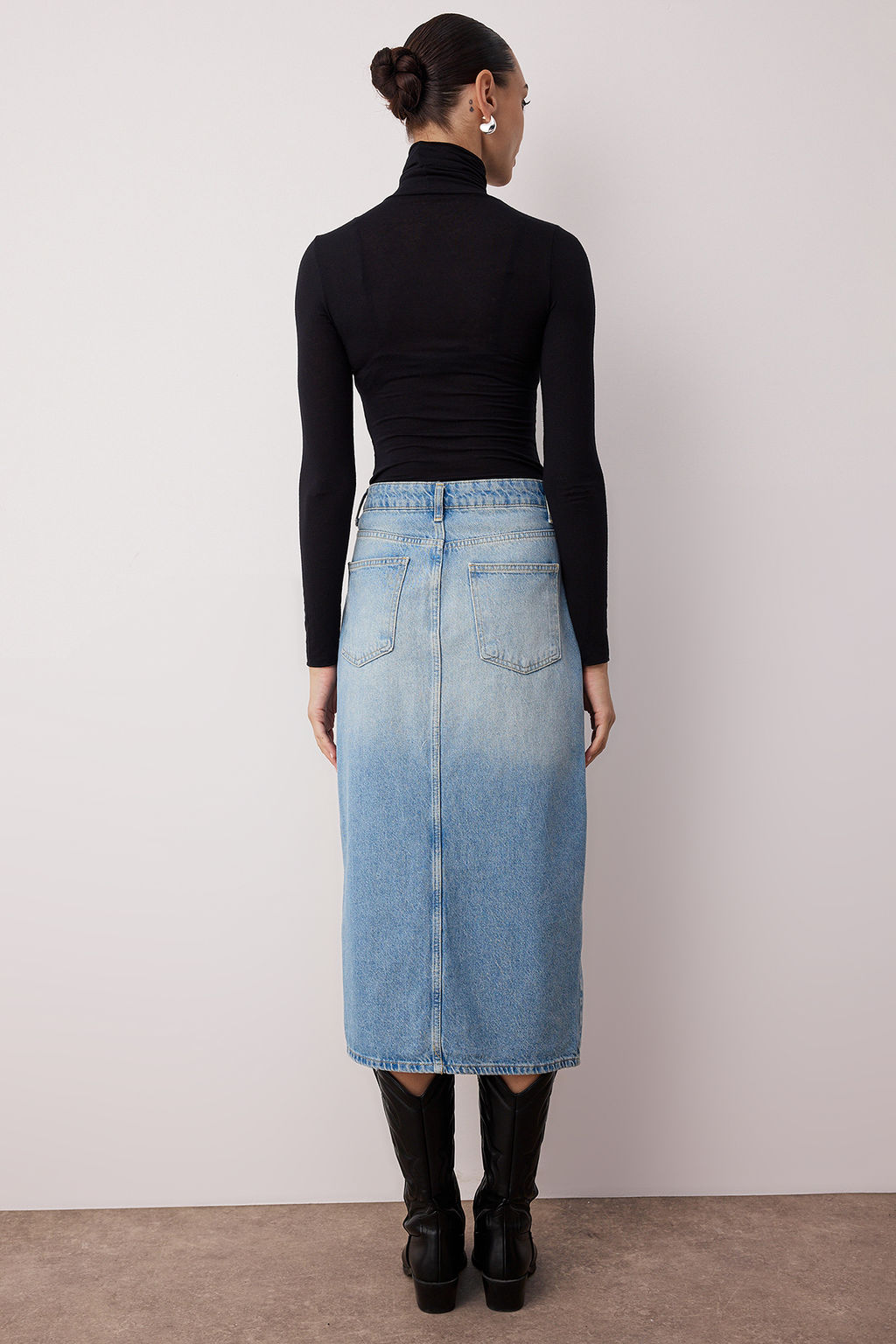 TRENDYOLMILLA Mavi Onden Dugmeli Y?rtmacl? Midi Denim Etek TWOAW24ET00063 фото 12