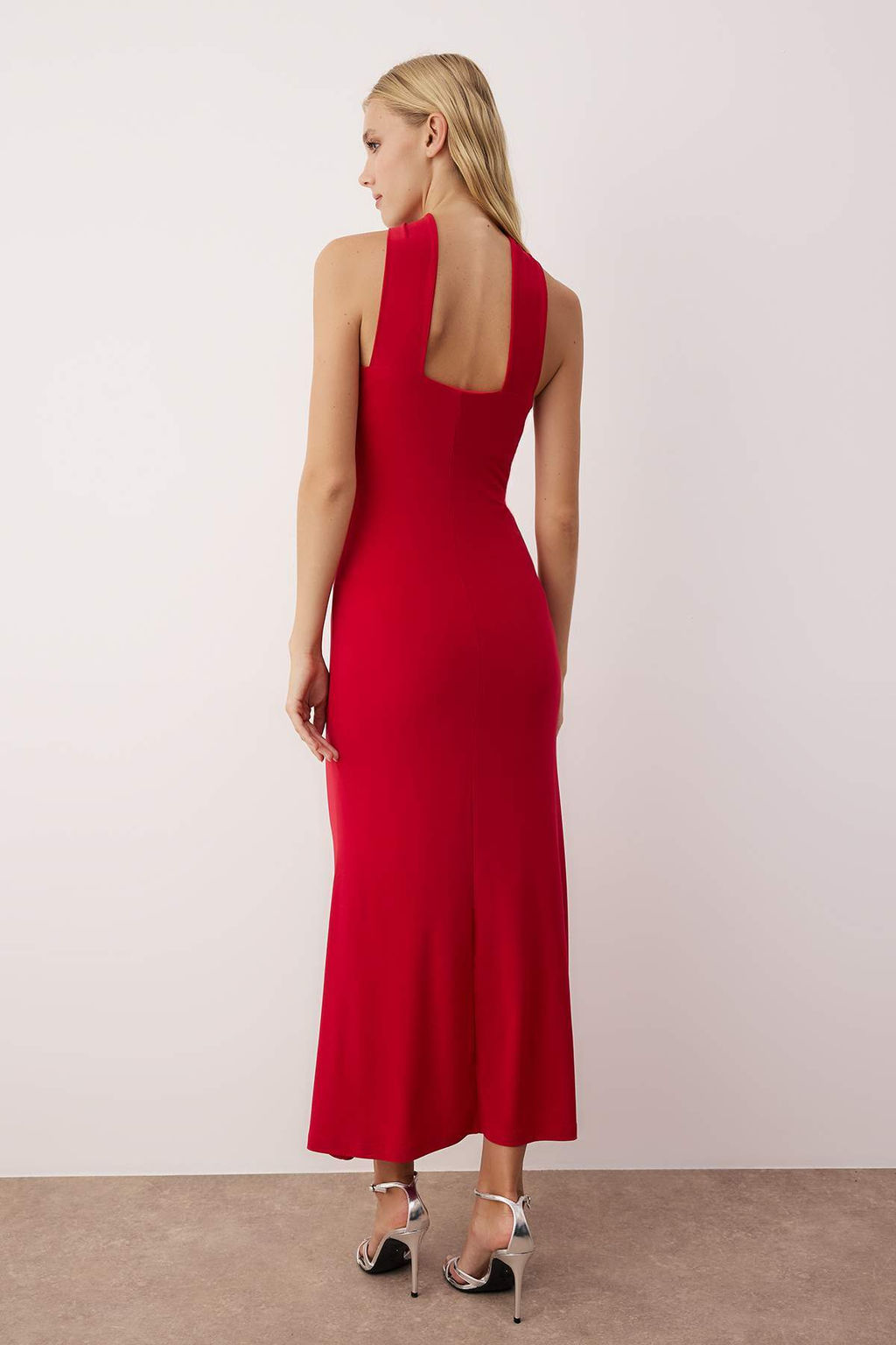 K?rm?z? Duz Orme Sandy Maxi Astars?z Kokteyl Elbise TPRAW26EL00005 - Trendyolmilla фото 5