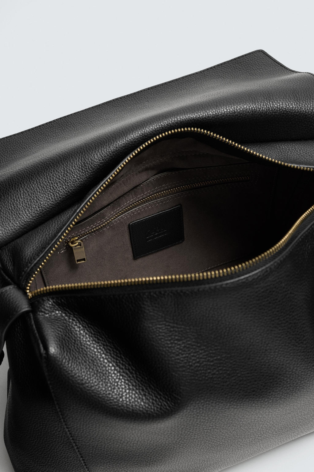 LEATHER CROSSBODY BAG L LIMITED EDITION - Zara фото 7