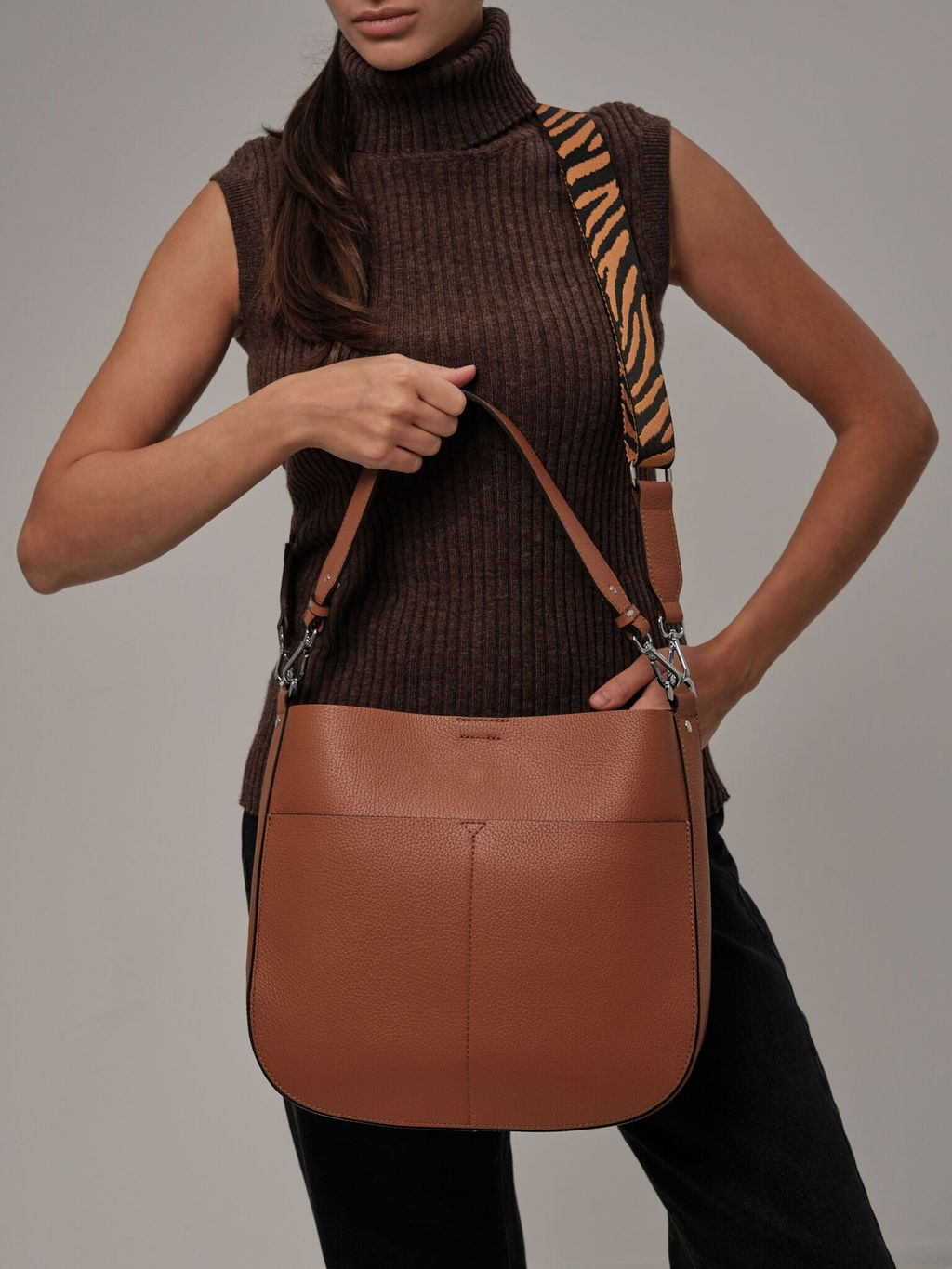 Сумка кожаная на плечо Azaro 30868 коричневый