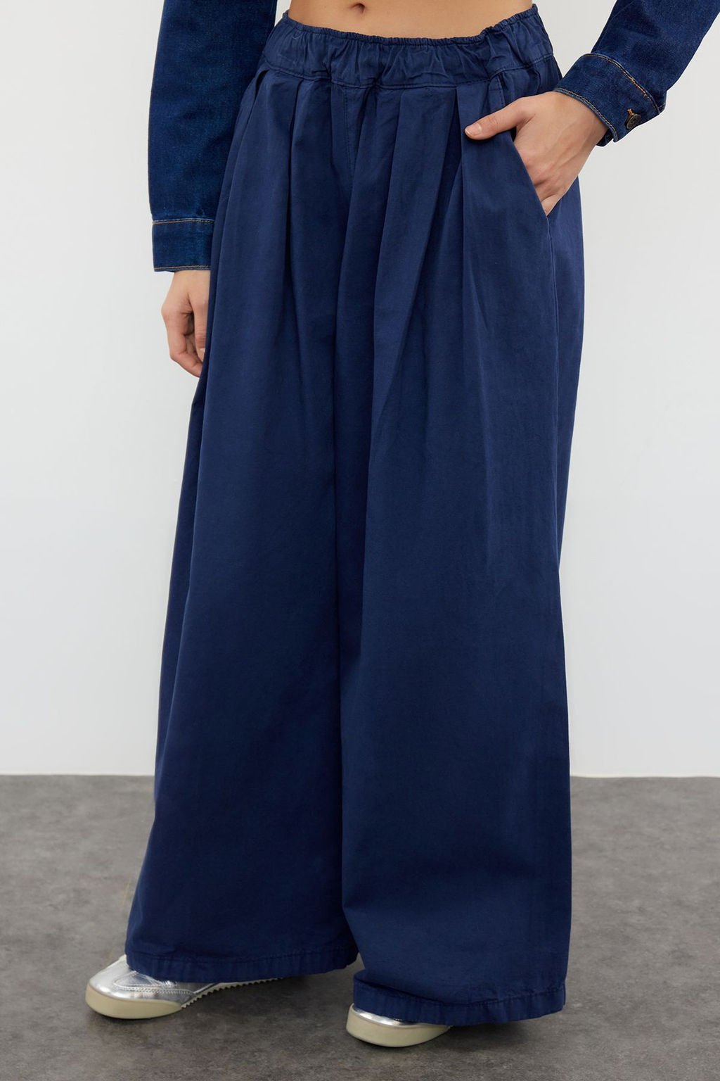 Lacivert Pileli Yuksek Bel Wide Leg Jeans TWOAW25JE00023 - Trendyolmilla фото 3