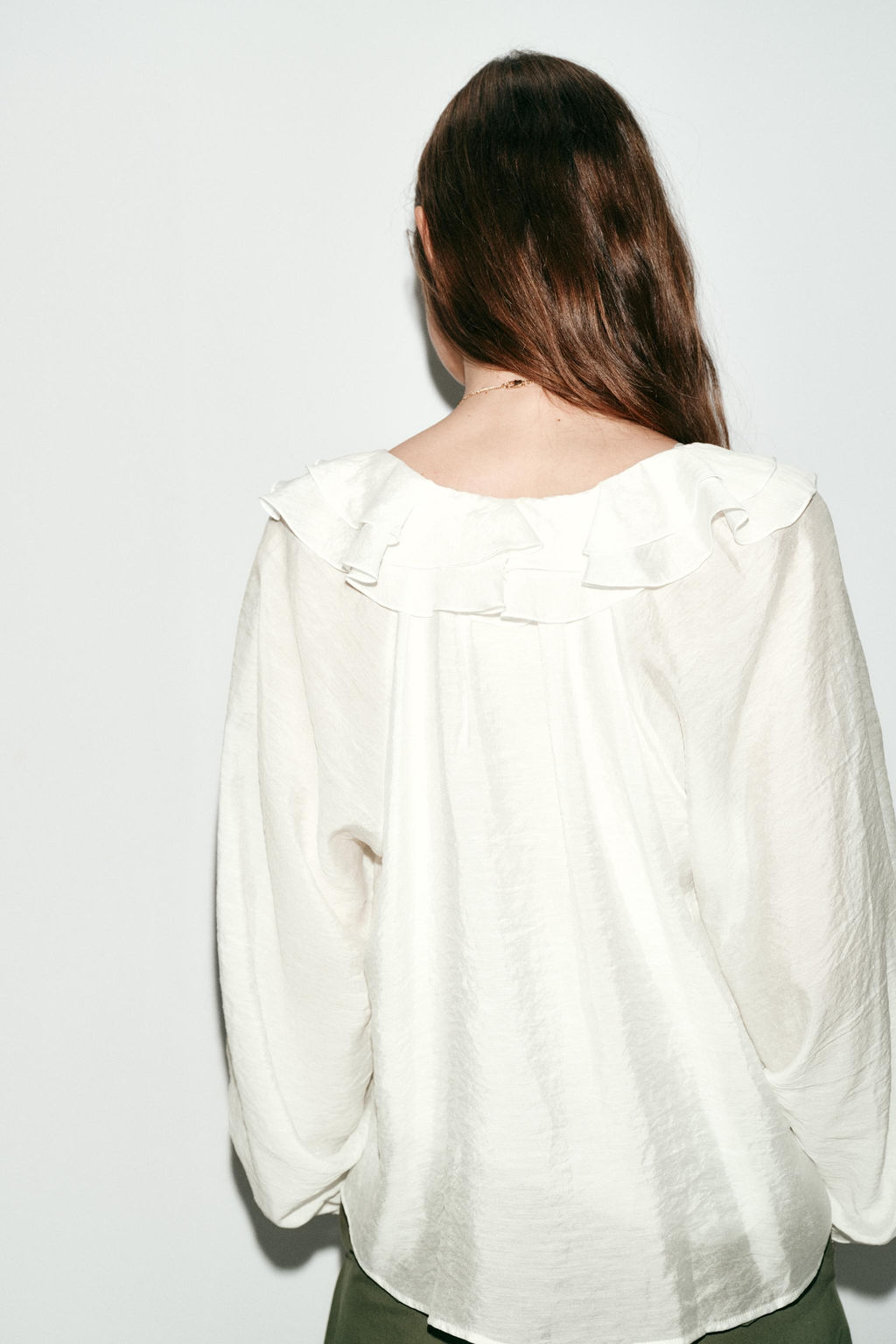 BLUSA VOLANTES FRUNCES / Blanco - Zara фото 5