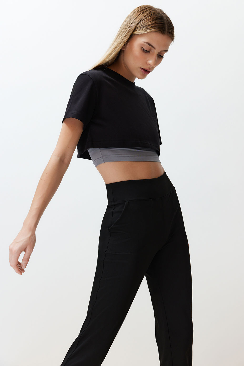 Siyah Gri Melanj 2 Katmanl? Reflektor Bask?l? Crop Orme Spor T-Shirt THMSS24TS00001