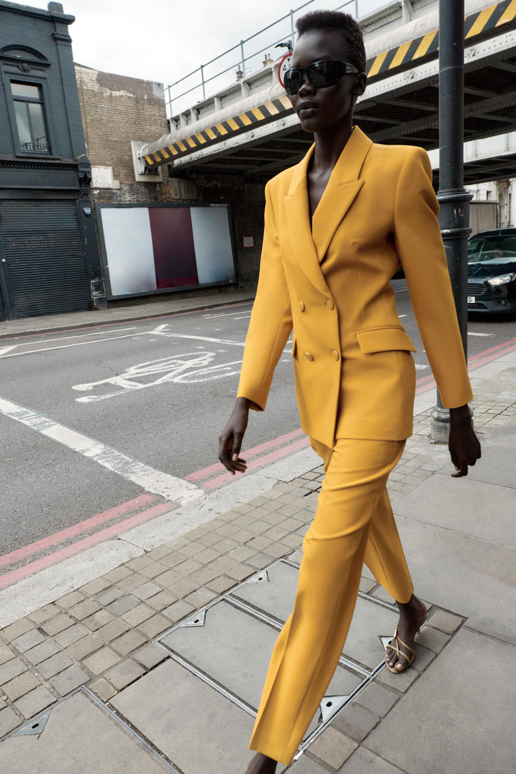 DOUBLE-BREASTED BLAZER WITH SHOULDER PADS - Zara фото 6
