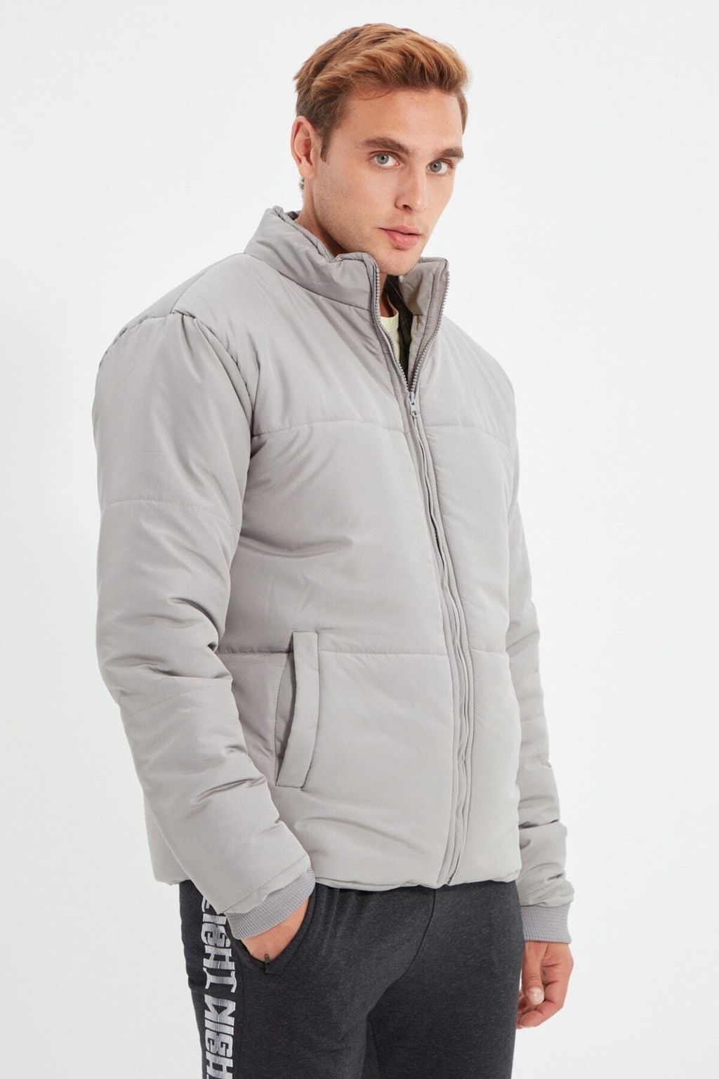 TRENDYOL MAN Koyu Yesil Regular Fit Cepli Ruzgara ve Suya Dayan?kl? Sisme Mont TMNAW22MO0091 - Trendyolmilla фото 11