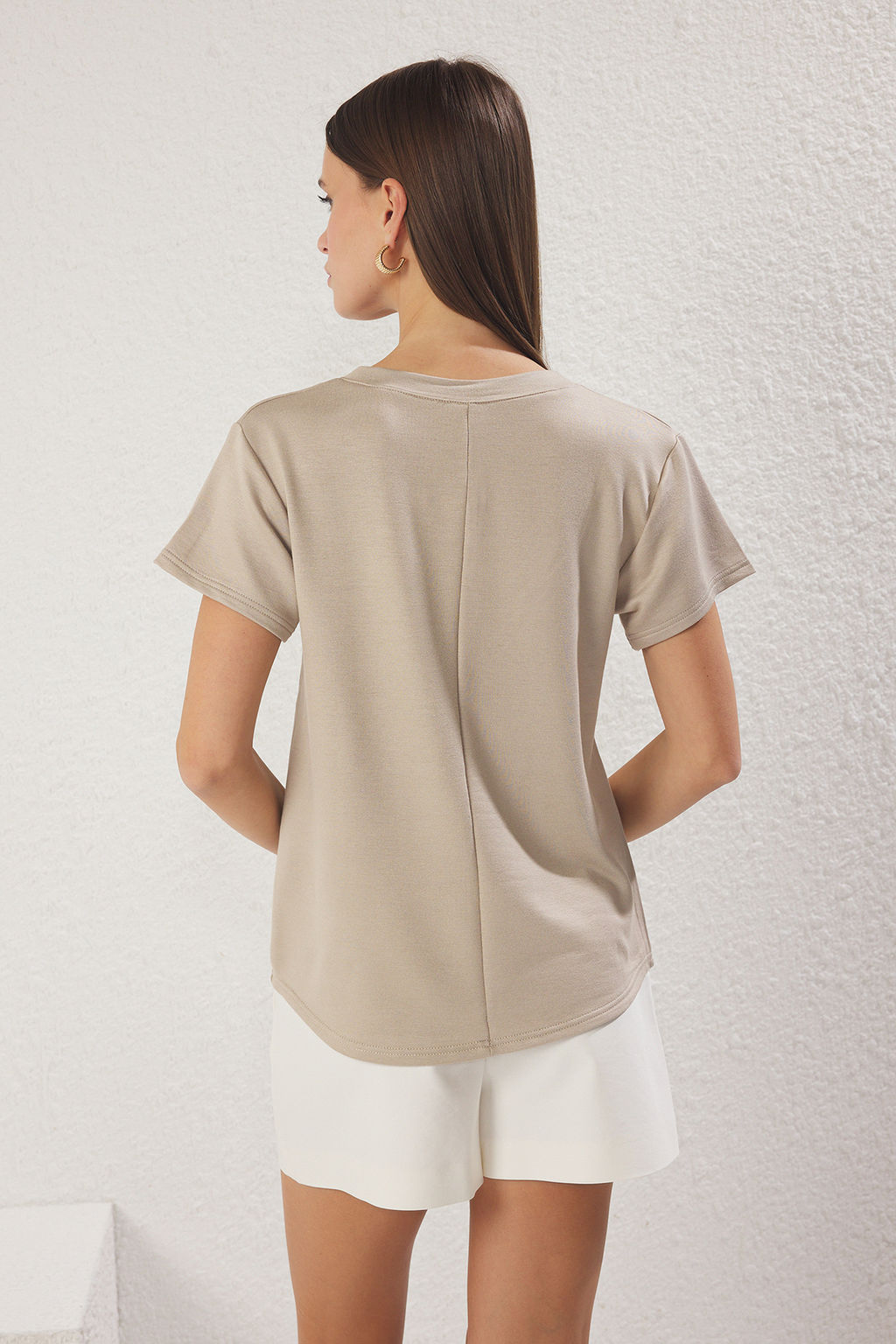 TRENDYOLMILLA Siyah V Yaka Regular/Normal Kal?p Orme T-Shirt TWOSS25TS00196 фото 4