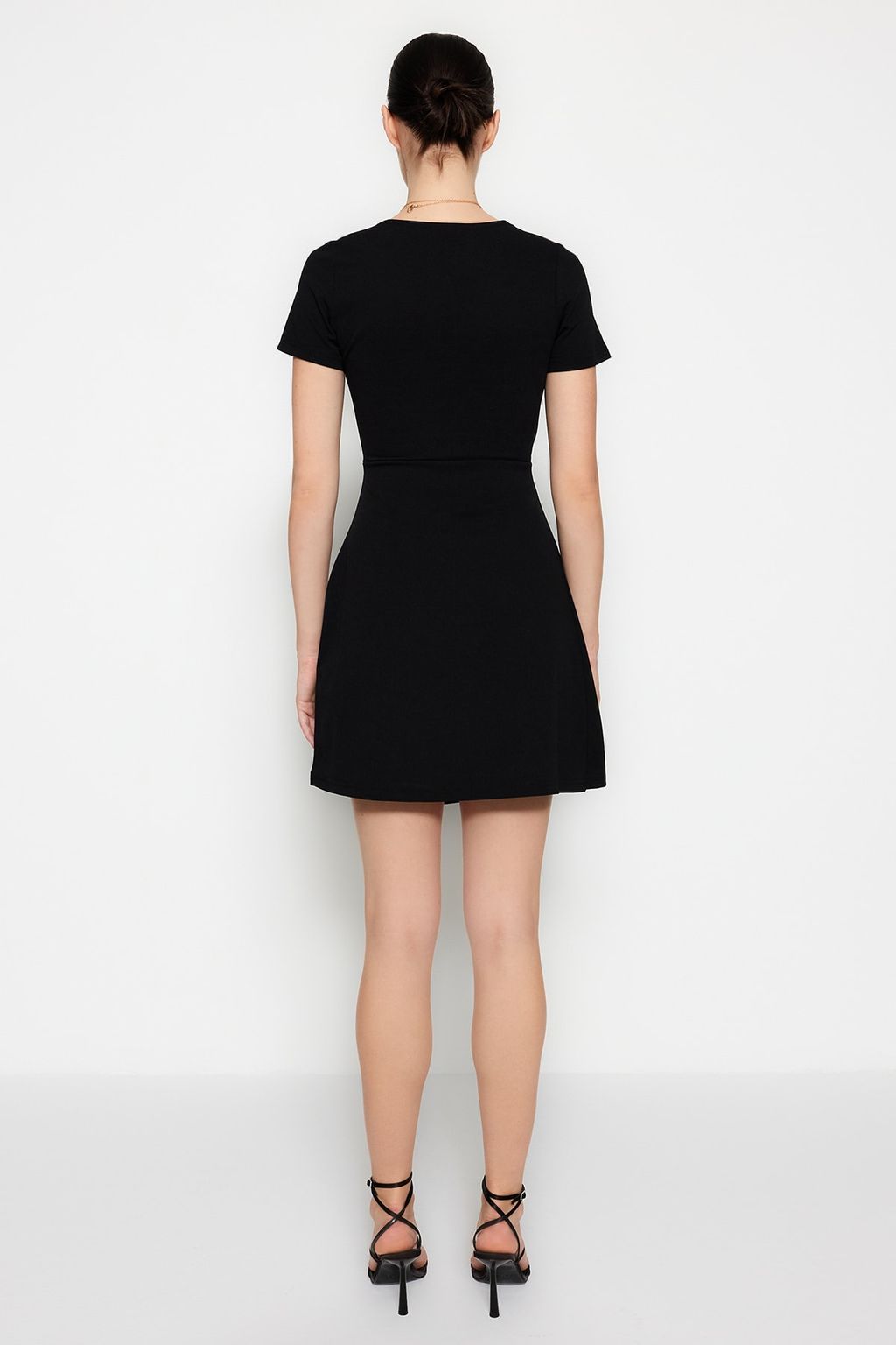 TRENDYOLMILLA Siyah Kruvaze Yaka A-Line Krep Mini Smart Orme Elbise TWOSS23EL01703 фото 5