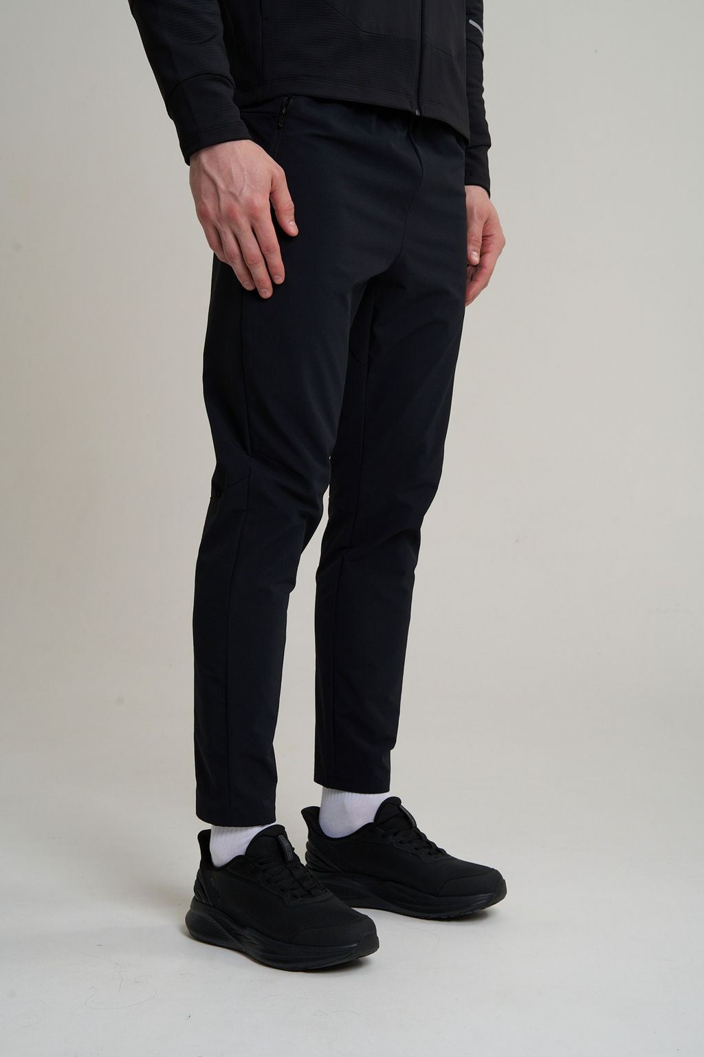 Брюки текстильные Черный ANTA RUNNING Woven Track Pants фото 3