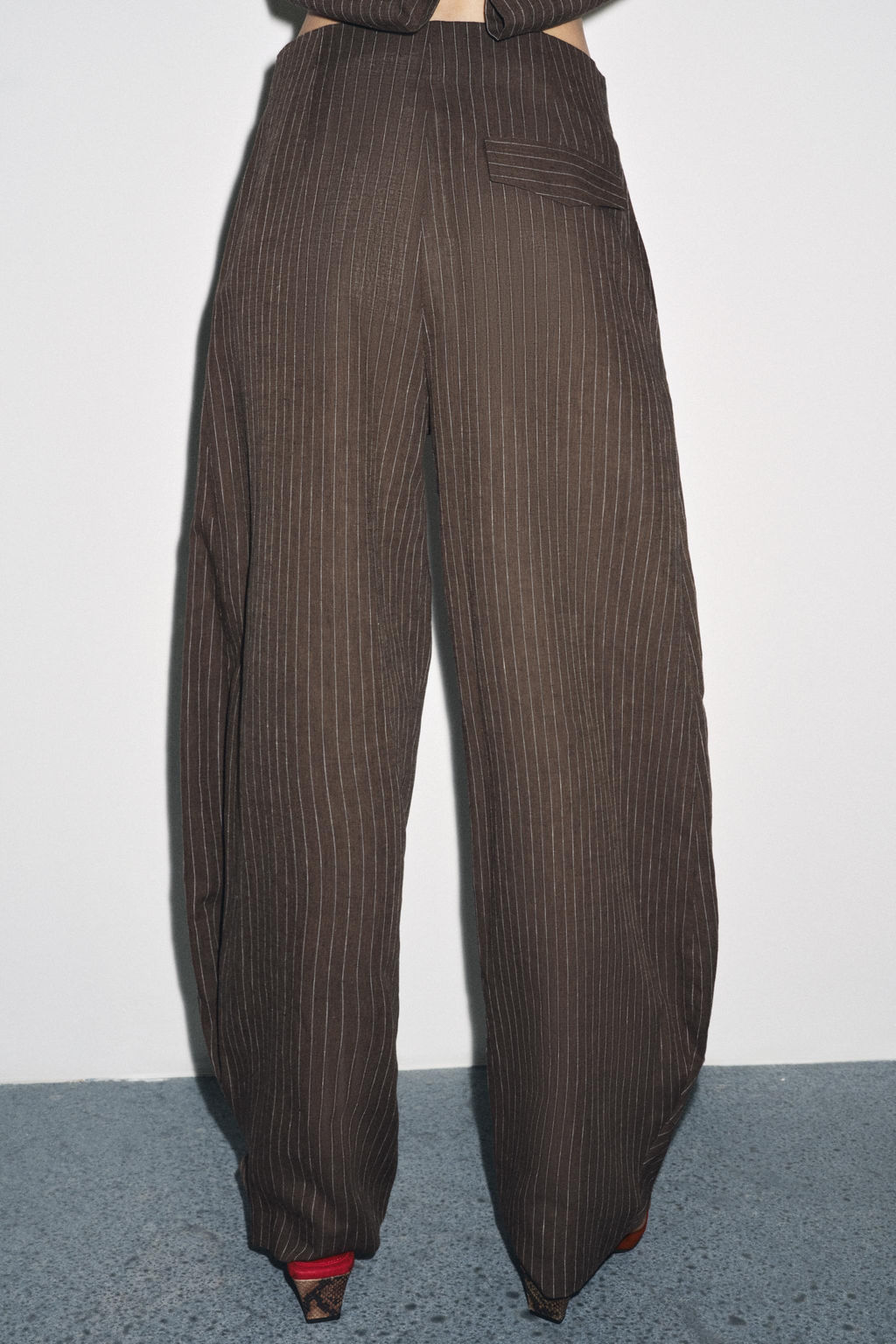 STRIPED LINEN BLEND BALLOON TROUSERS ZW COLLECTION - Zara фото 3