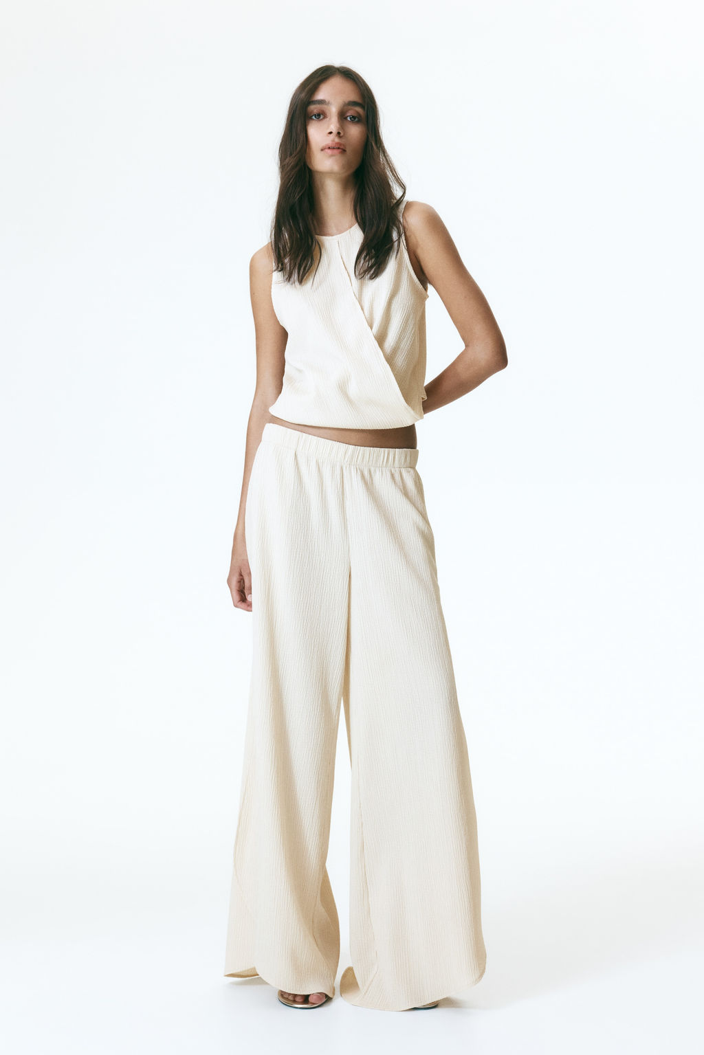 Top efecto arrugado con detalle cruzado - H&m фото 5