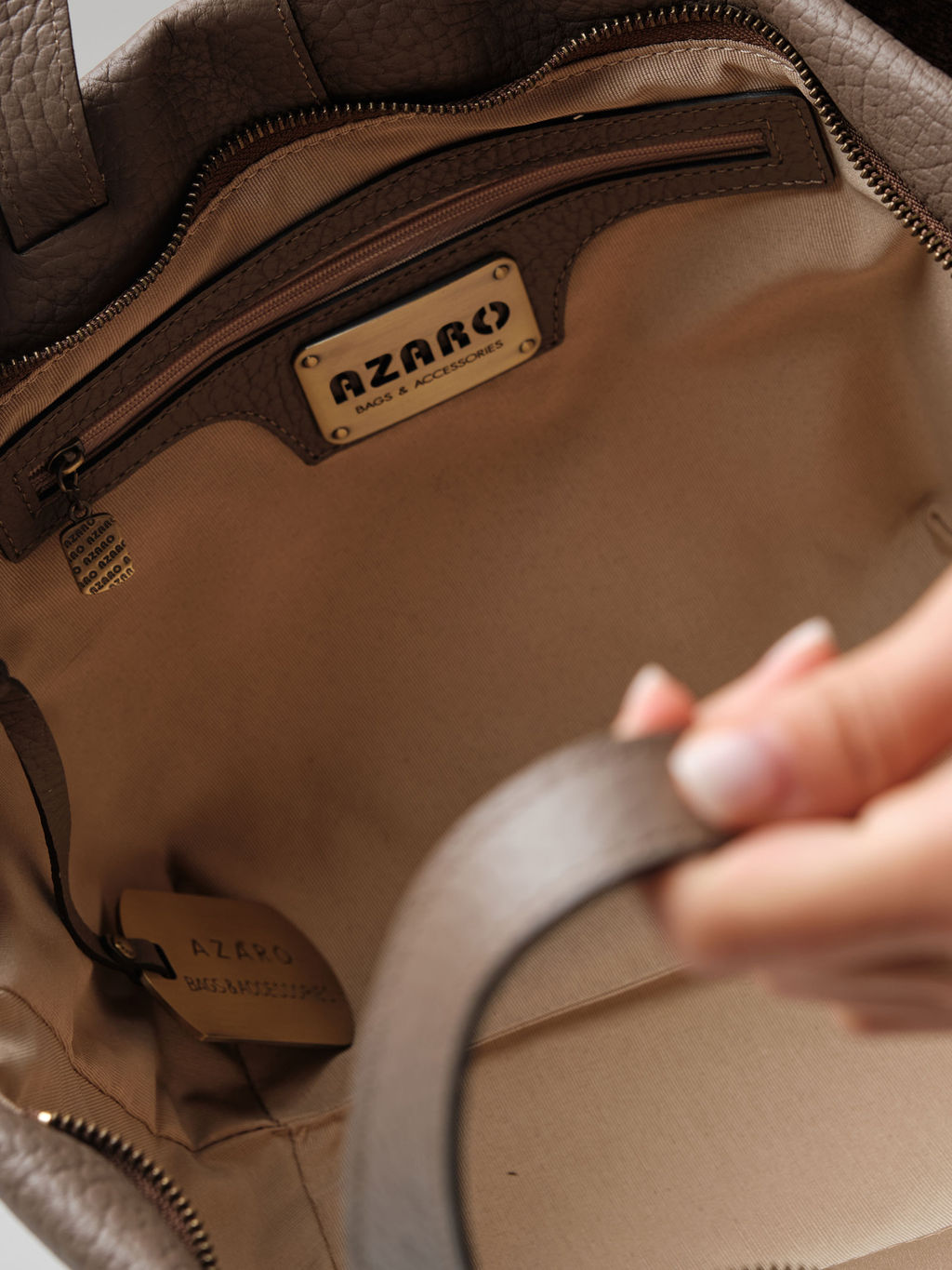 Кожаная сумка Azaro 31355 тауп