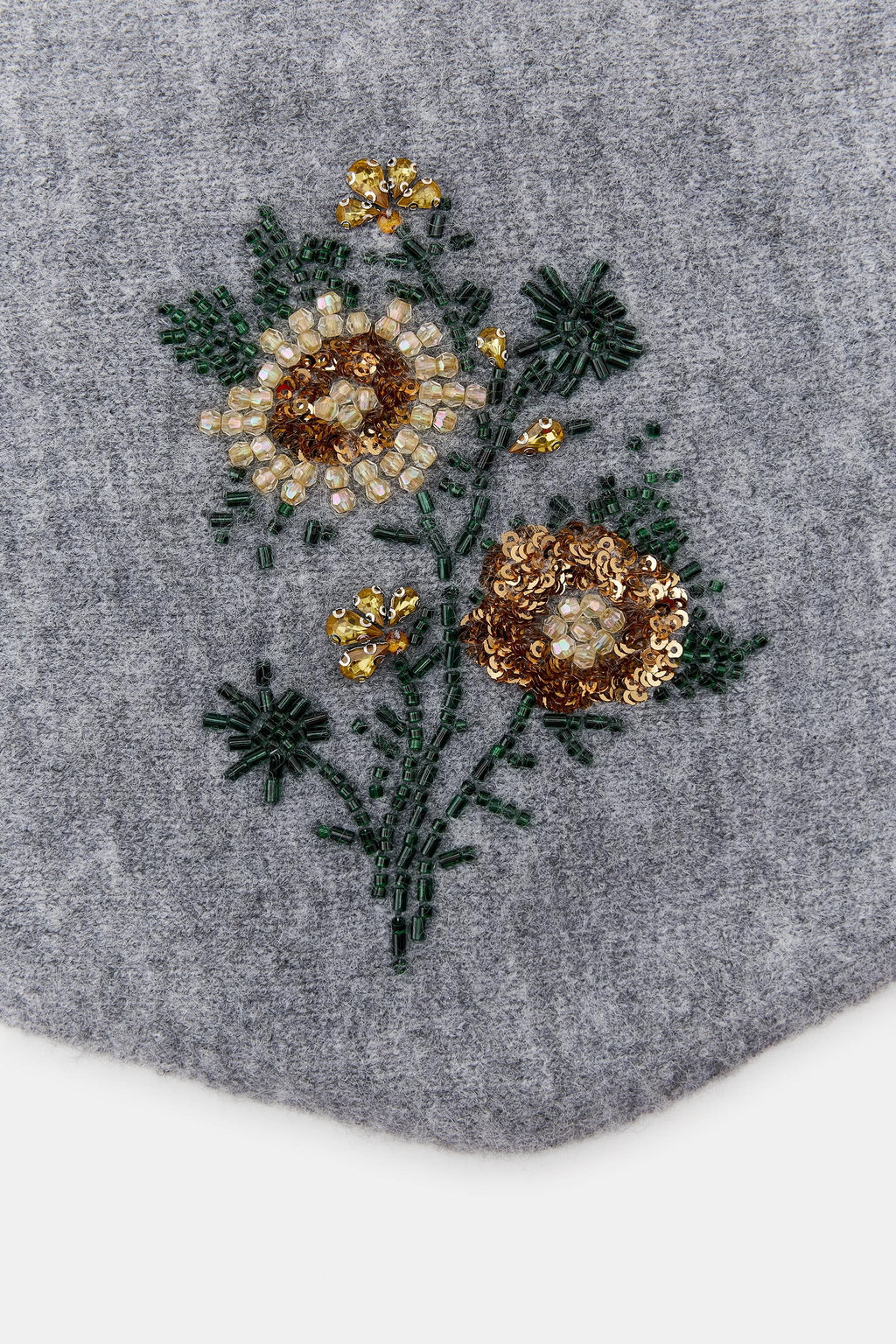 KNITTED BANDANA WITH FLORAL EMBROIDERY AND BEADS