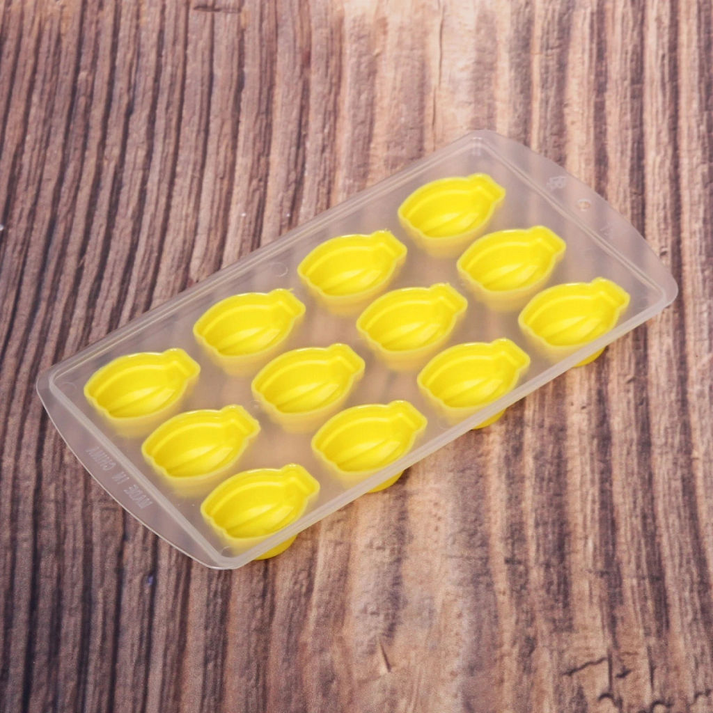 Цена за 4 шт. Форма для льда пластиковая с силиконом "Бананы"
