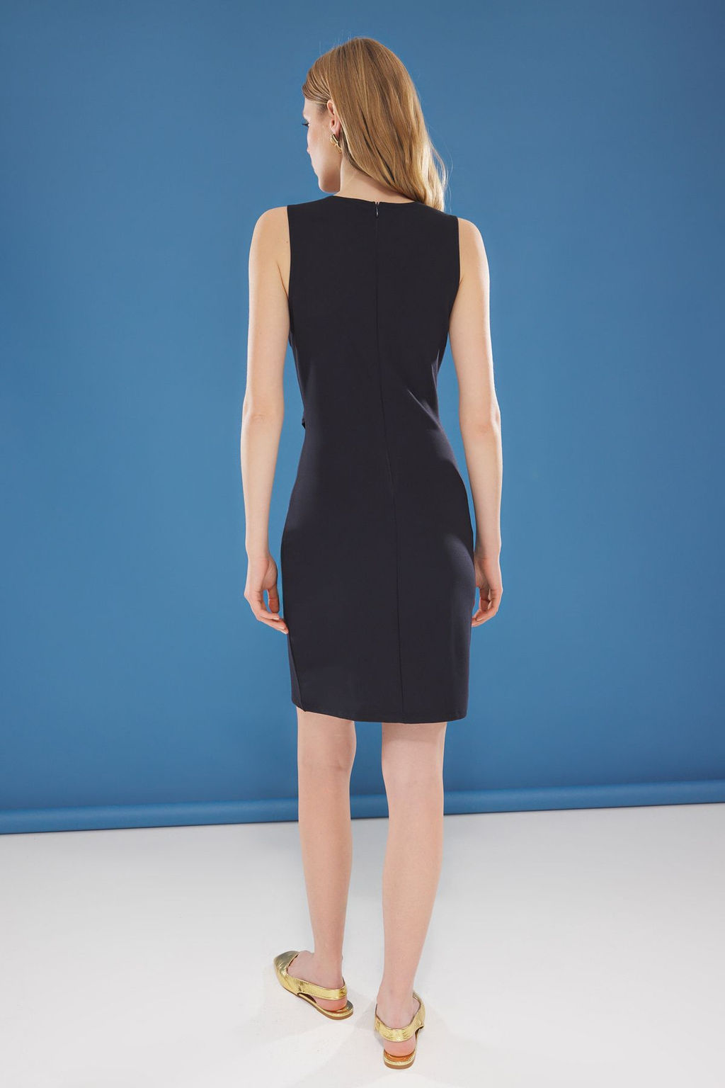 TRENDYOLMILLA Gri Cizgili Kemer Detayl? S?f?r Kol Vucuda Oturan Midi Orme Elbise TWOSS25EL00374 фото 10