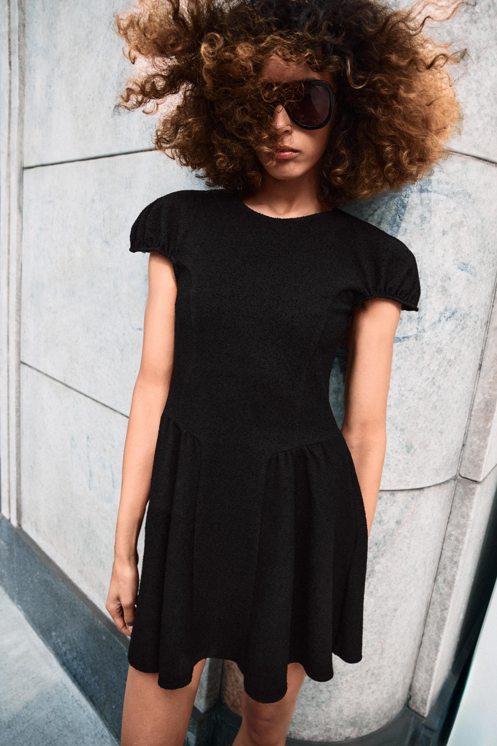 VESTIDO MANGA ABULLONADA BOUCL? / Negro - Zara фото 2