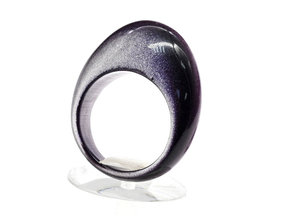 Перстень крупный из кошачьего глаза фиолетовый размер 19