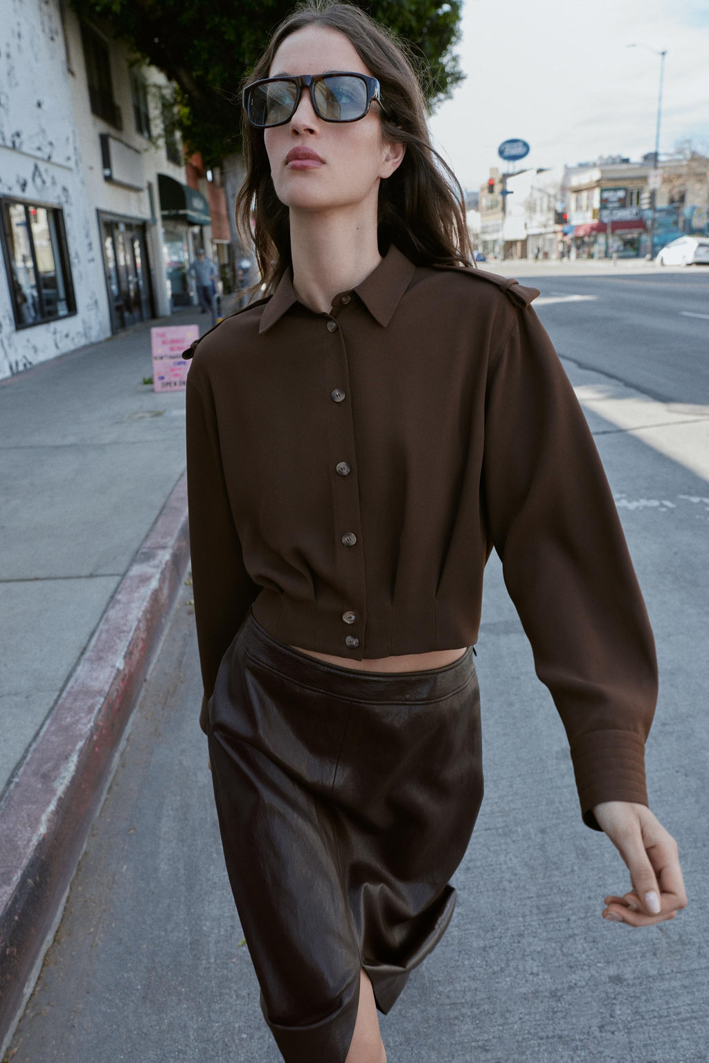 CAMISA CORTA TRABILLAS HOMBROS / Marr?n - Zara фото 3