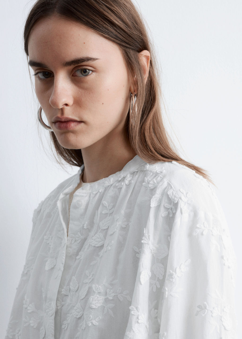Blusa voluminosa con apliques florales - H&m фото 7
