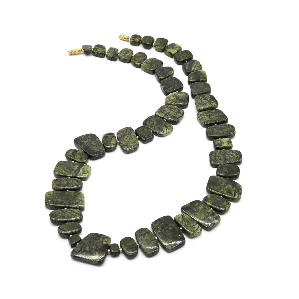 Колье из змеевика темного "Парус", 62см