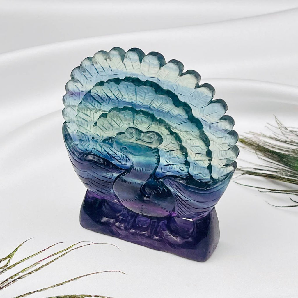 Фигурка резная "Павлин" из Флюорита