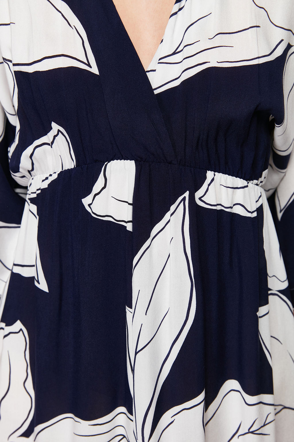 Lacivert Cicek Desenli A Kesim Kruvaze Yaka Midi Dokuma Elbise TWOSS24EL00913