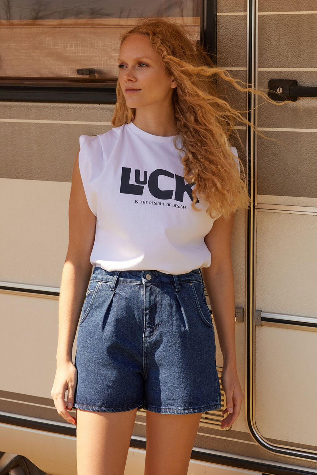 TRENDYOLMILLA Mavi More Sustainable Pileli Yuksek Bel Denim Sort TWOSS20SR0129 фото 20