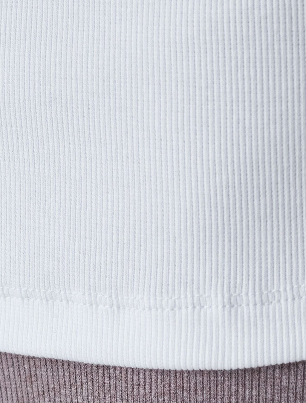 Лонгслив облегающий из фактурного трикотажа в рубчик с круглым вырезом на пуговицах - Vilatte фото 4