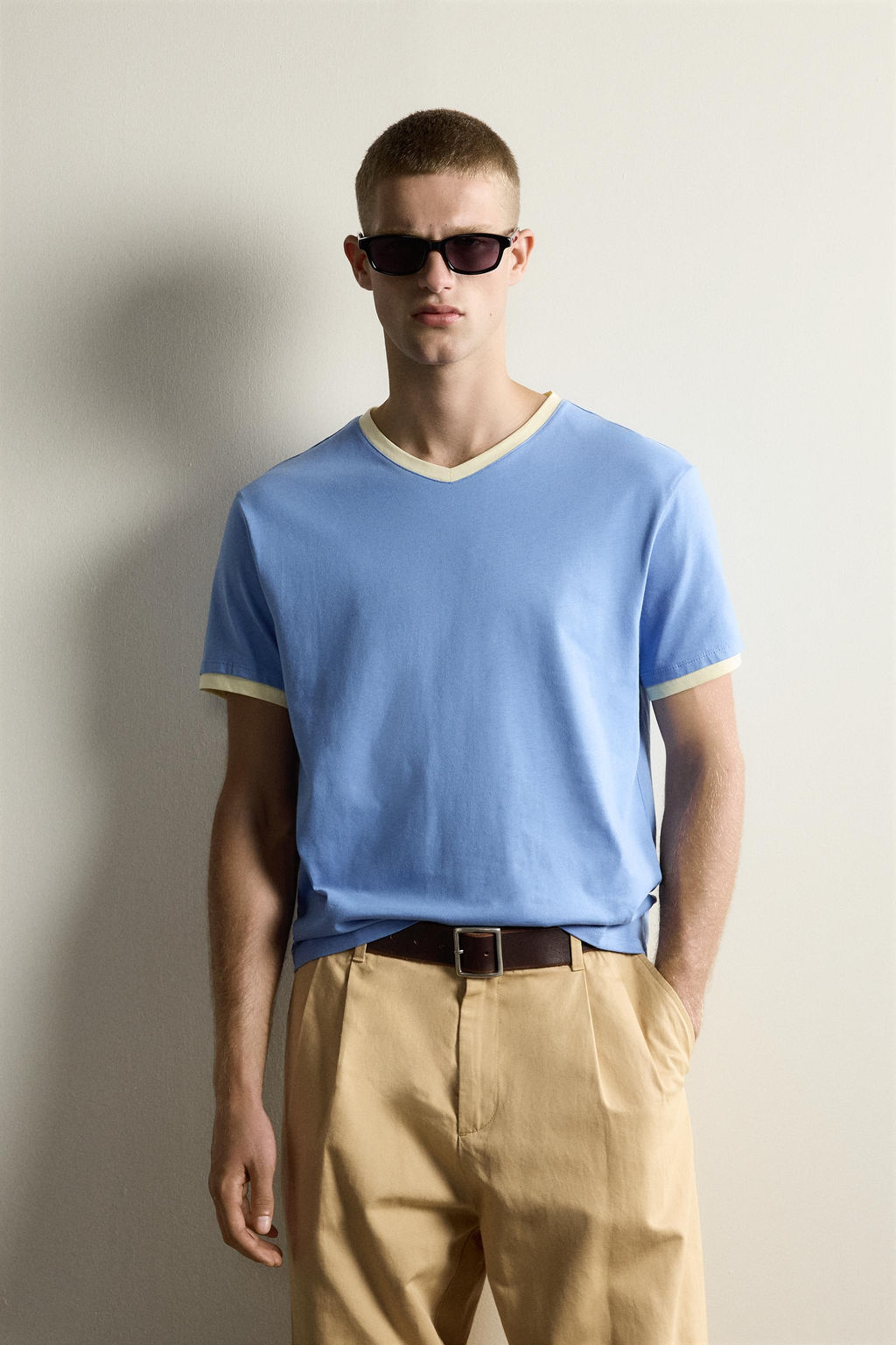 CAMISETA RIB CONTRASTE CUELLO PICO / Azul medio - Zara фото 2