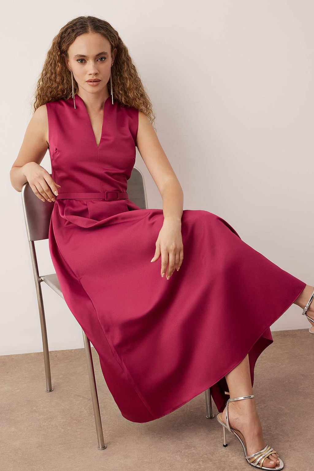 Murdum Kemerli Etegi Benden Ac?lan Dokuma Saten Maxi S?k/Gece Elbisesi TPRAW26EL00051