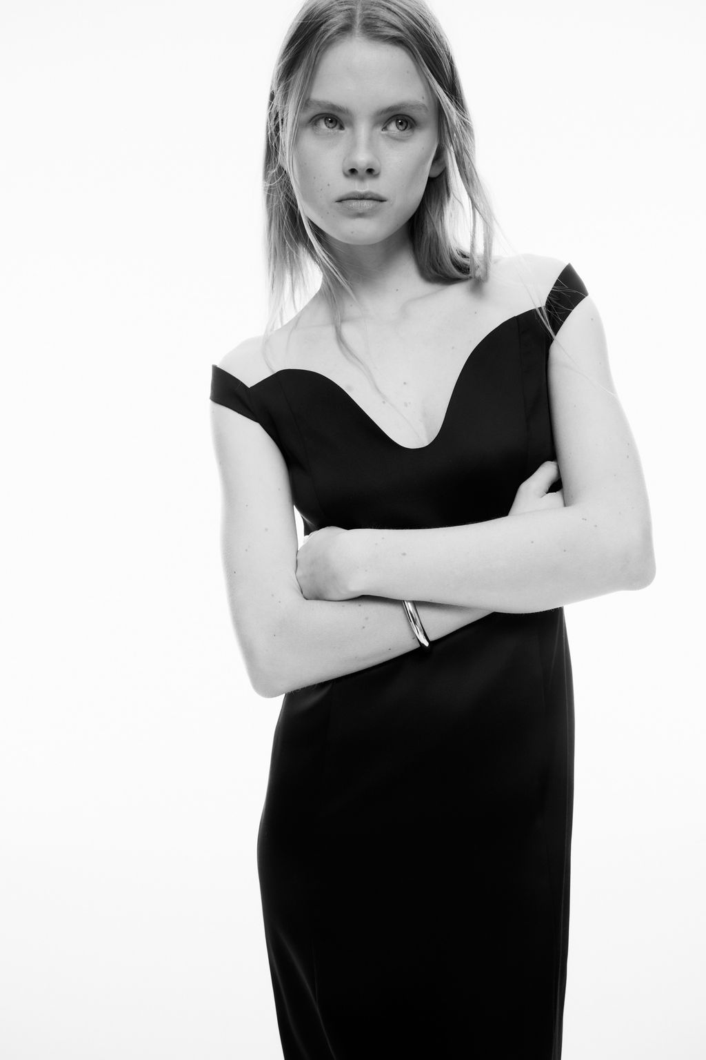 Vestido off-the-shoulder entallado - H&m фото 2