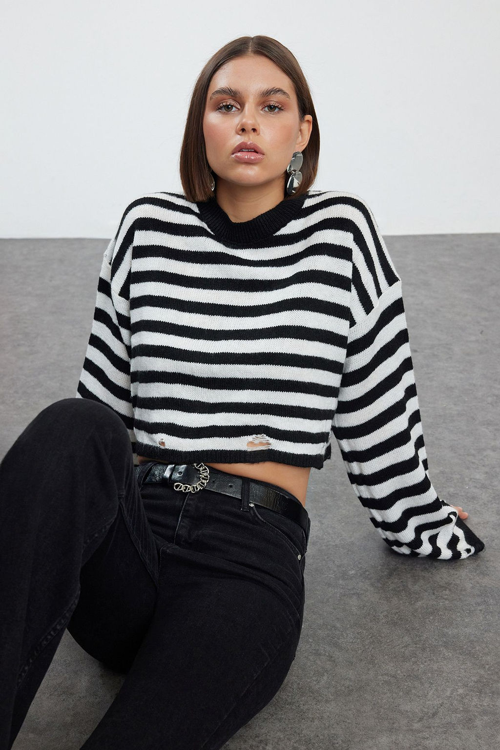 TRENDYOLMILLA Haki Yumusak Dokulu Bisiklet Yaka Crop Triko Kazak TWOAW25KZ00232