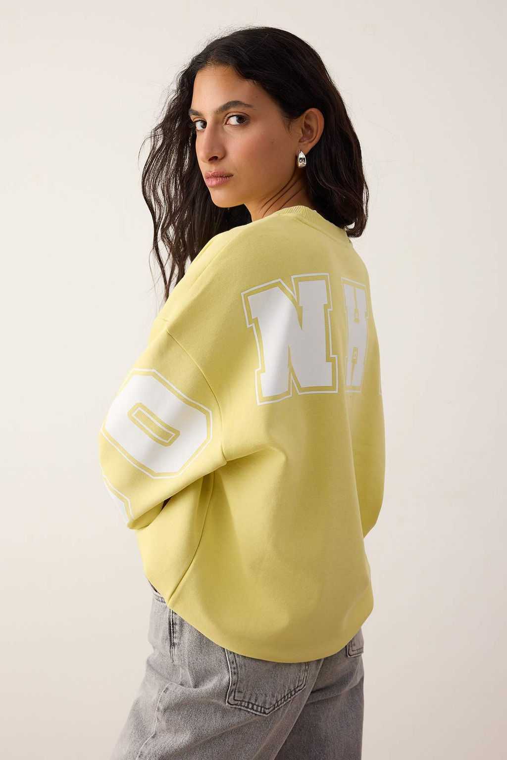 Ac?k Sar? Oversize/Genis Kesim Slogan S?rt Bask?l? Bisiklet Yaka Orme Sweatshirt TWOAW26SW00236