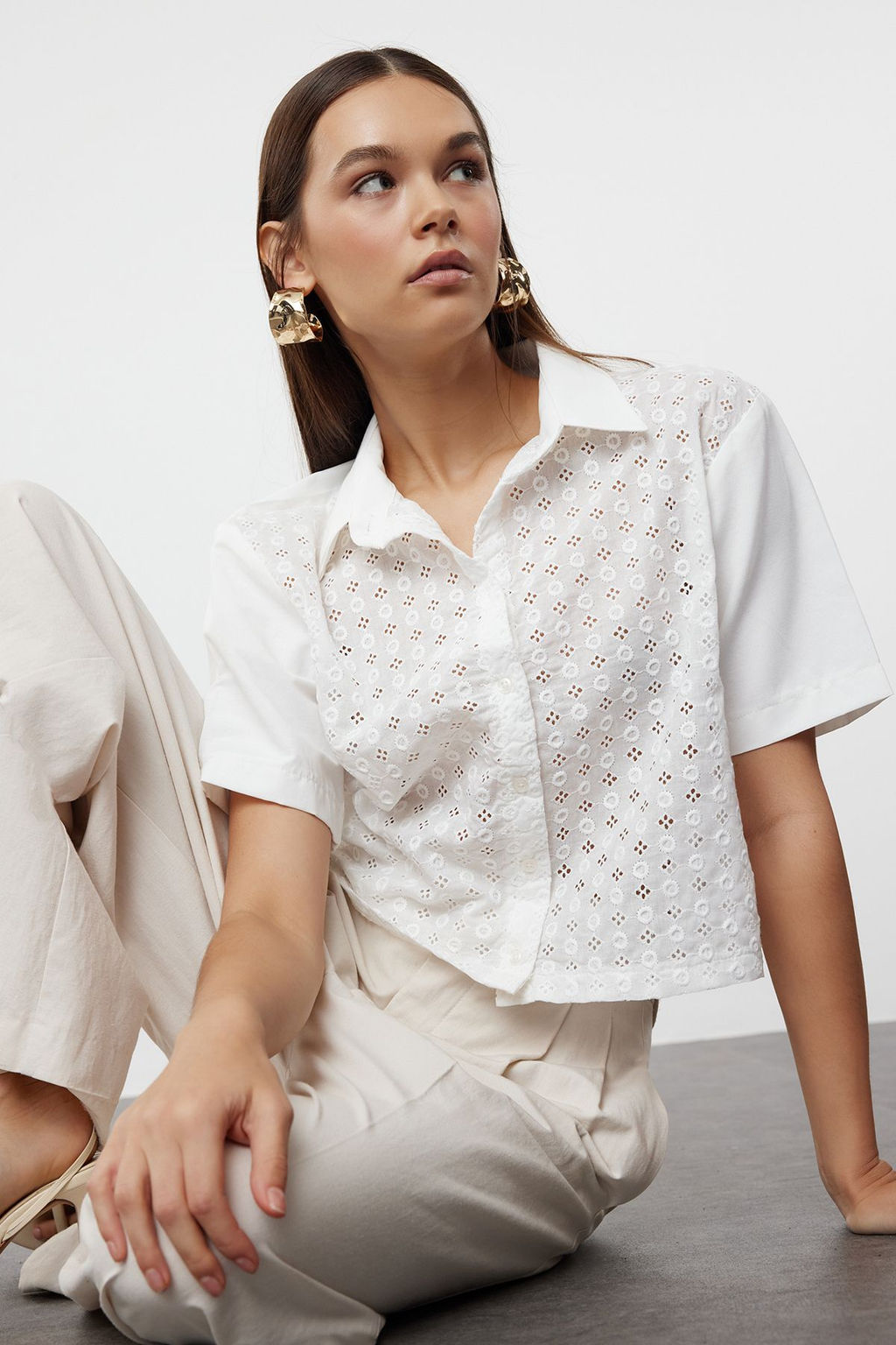 Ekru Brodeli Crop Dokuma Gomlek TWOSS24GO00225