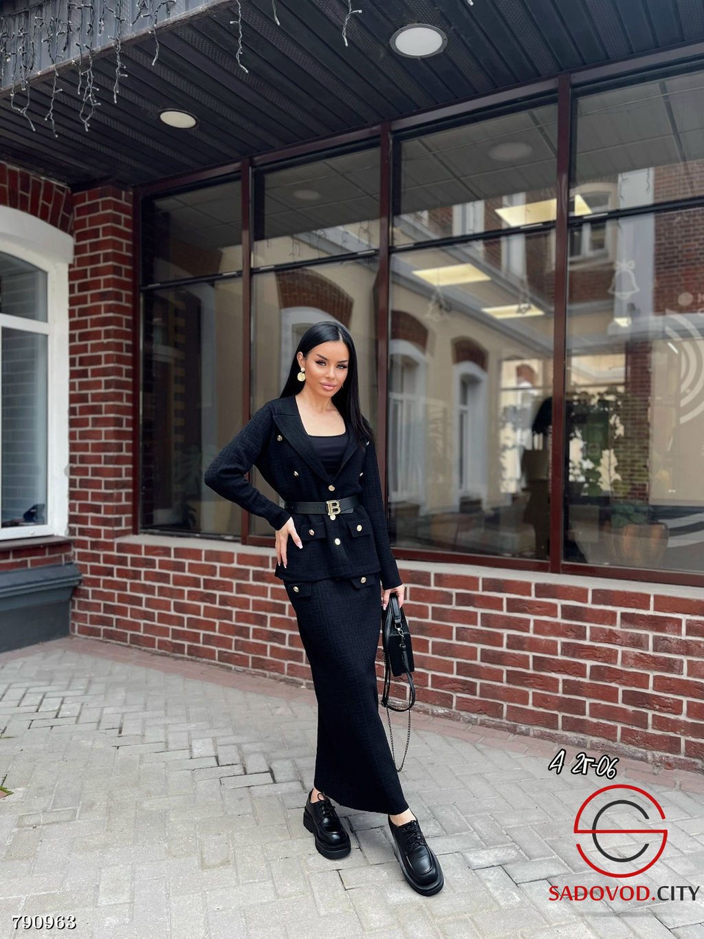 Женский костюм с юбкой