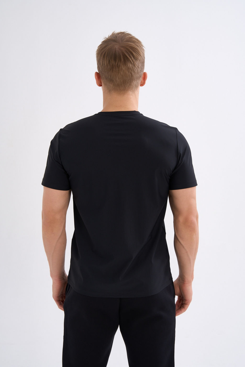 Футболка Черный