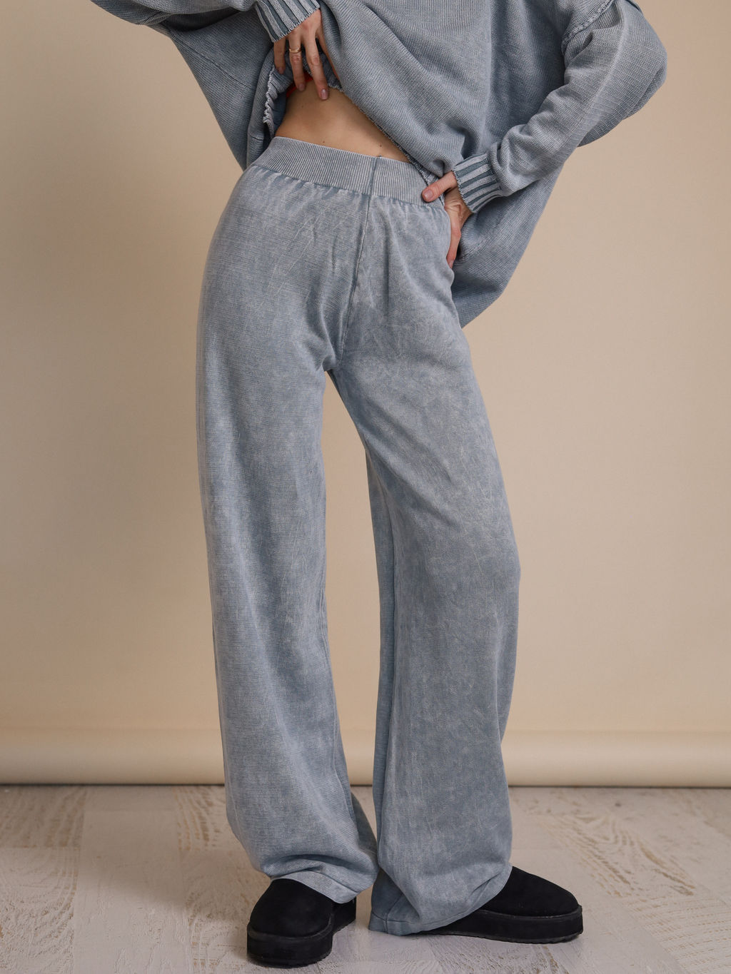 Костюм вязаный женский VARENKA, серый - Inzibe фото 8