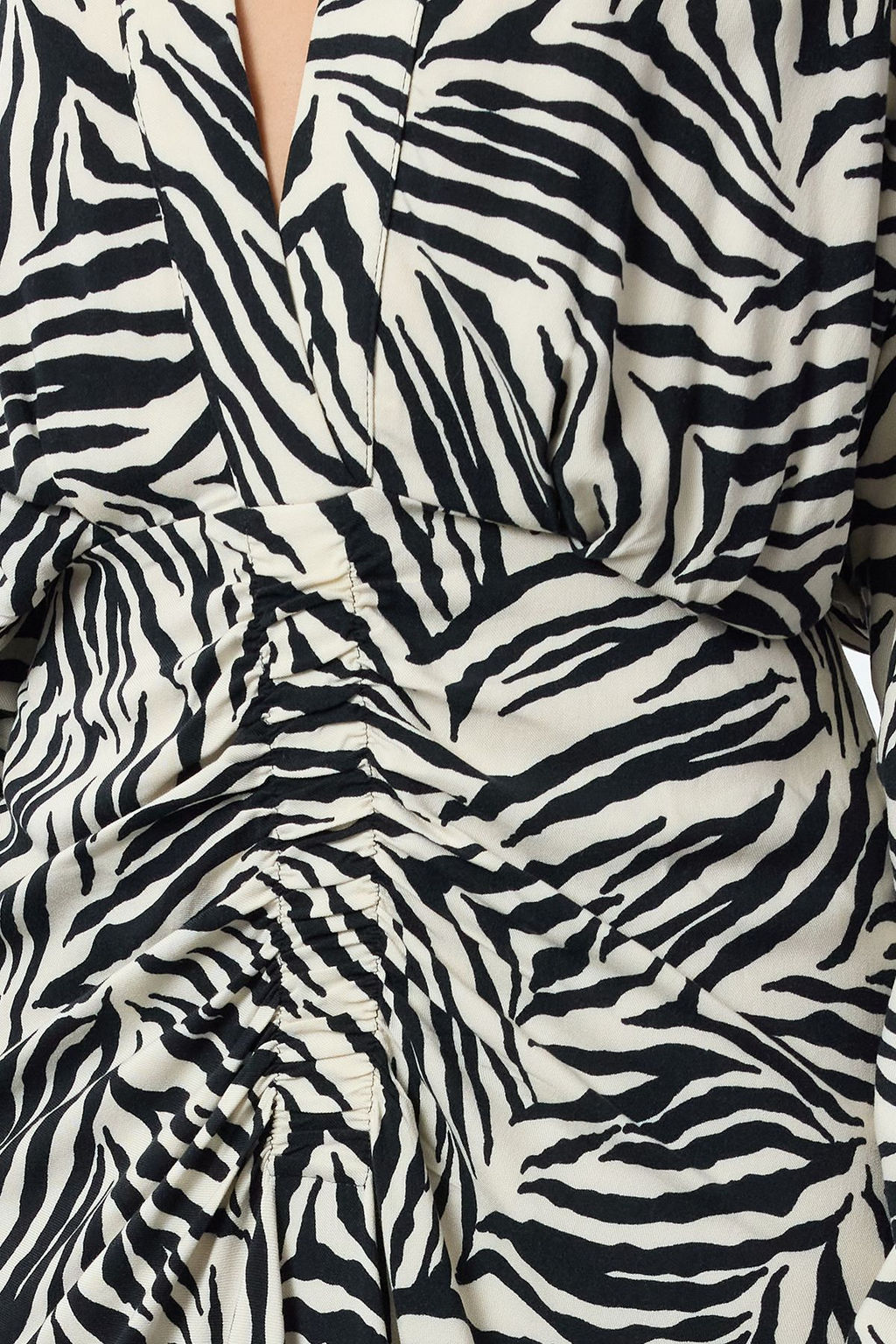 TRENDYOLMILLA Siyah Animal Desenli Etegi Buzgu Detayl? Dokuma Elbise TWOAW25EL00380  фото 3