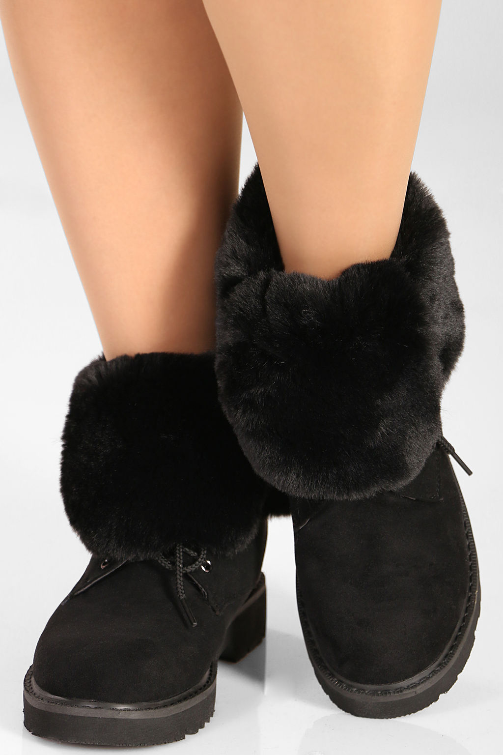 Ботинки зимние с меховой отделкой