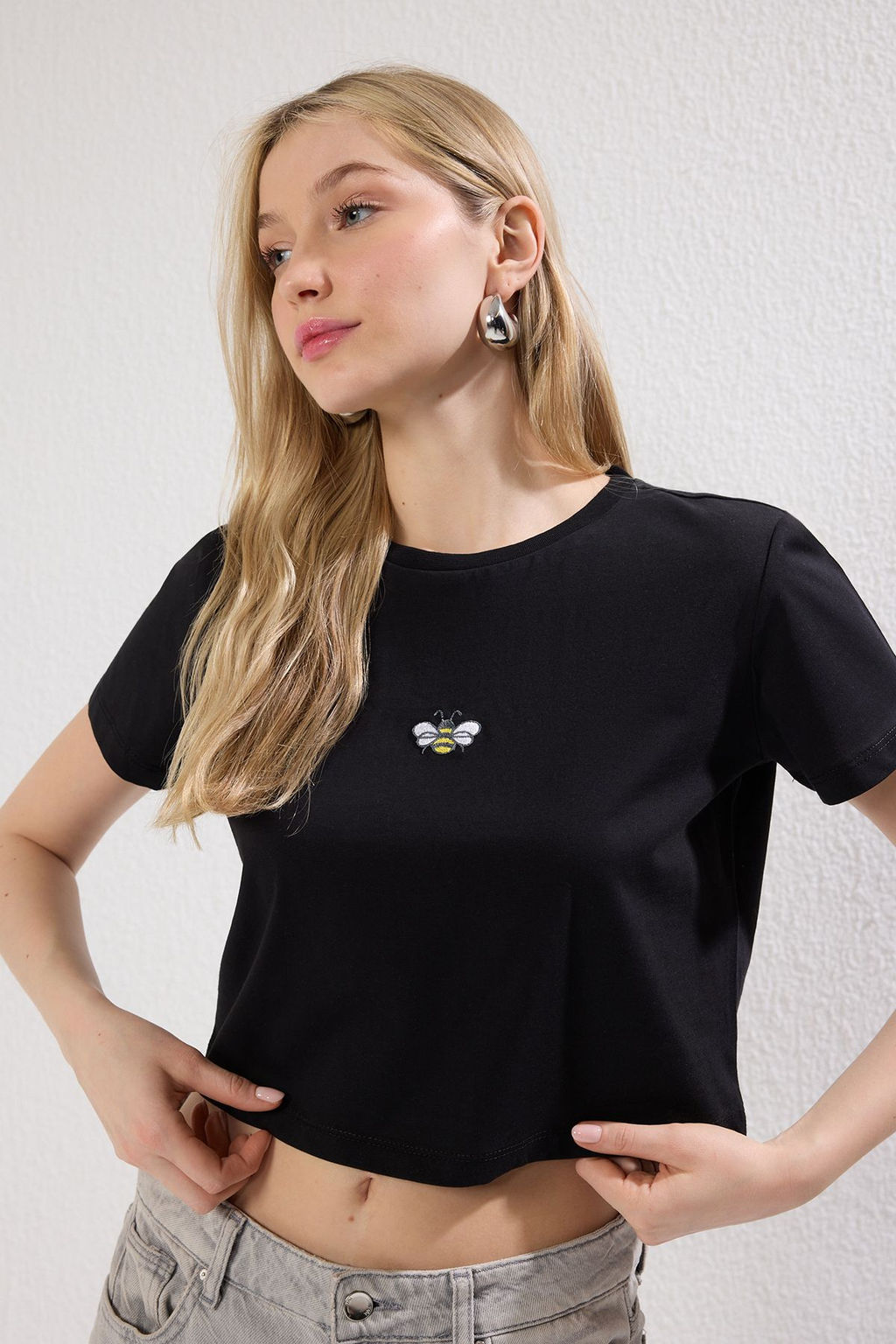 Siyah %100 Pamuk Nak?sl? Crop Bisiklet Yaka Orme T-Shirt TWOSS20TS1377