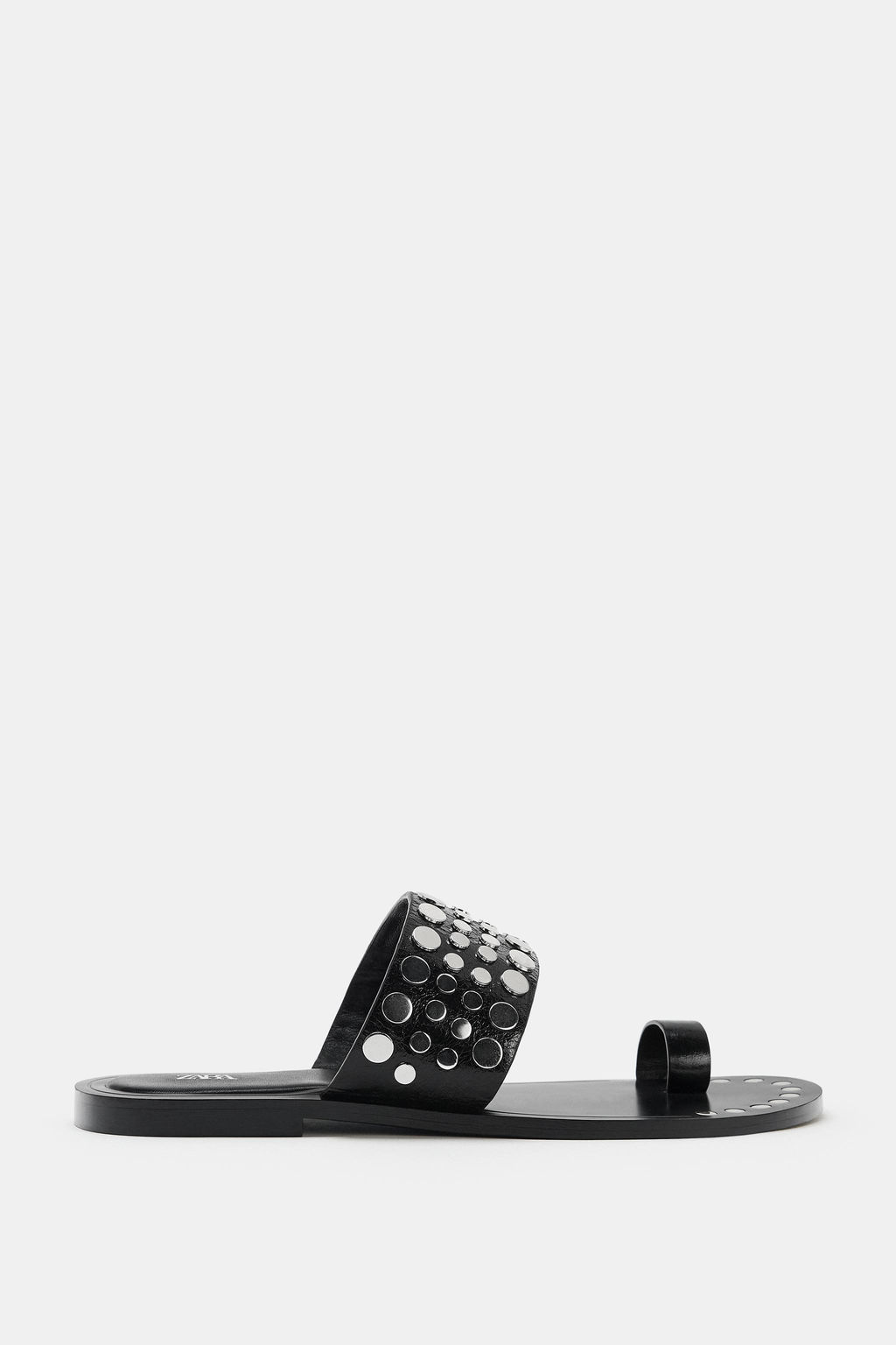 SANDALIA PLANA PIEL TACHAS / Negro