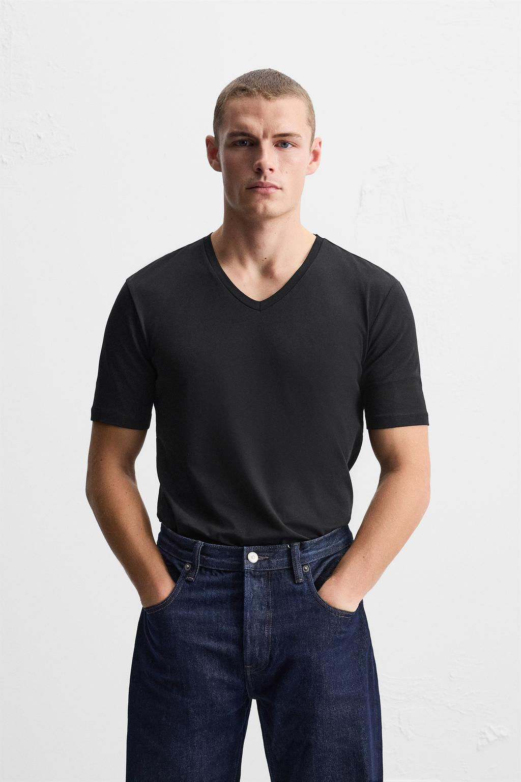 BASIC V-NECK T-SHIRT - Zara фото 10