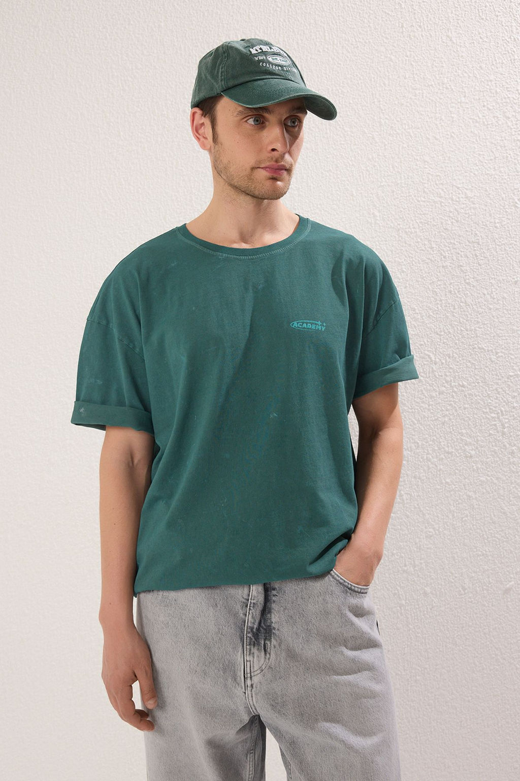 Trendyolmilla Man Yesil Oversize/Genis Kesim Eskitme/Soluk Efekt Galaksi Bask?l? T-Shirt TMNSS25TS00076  фото 3