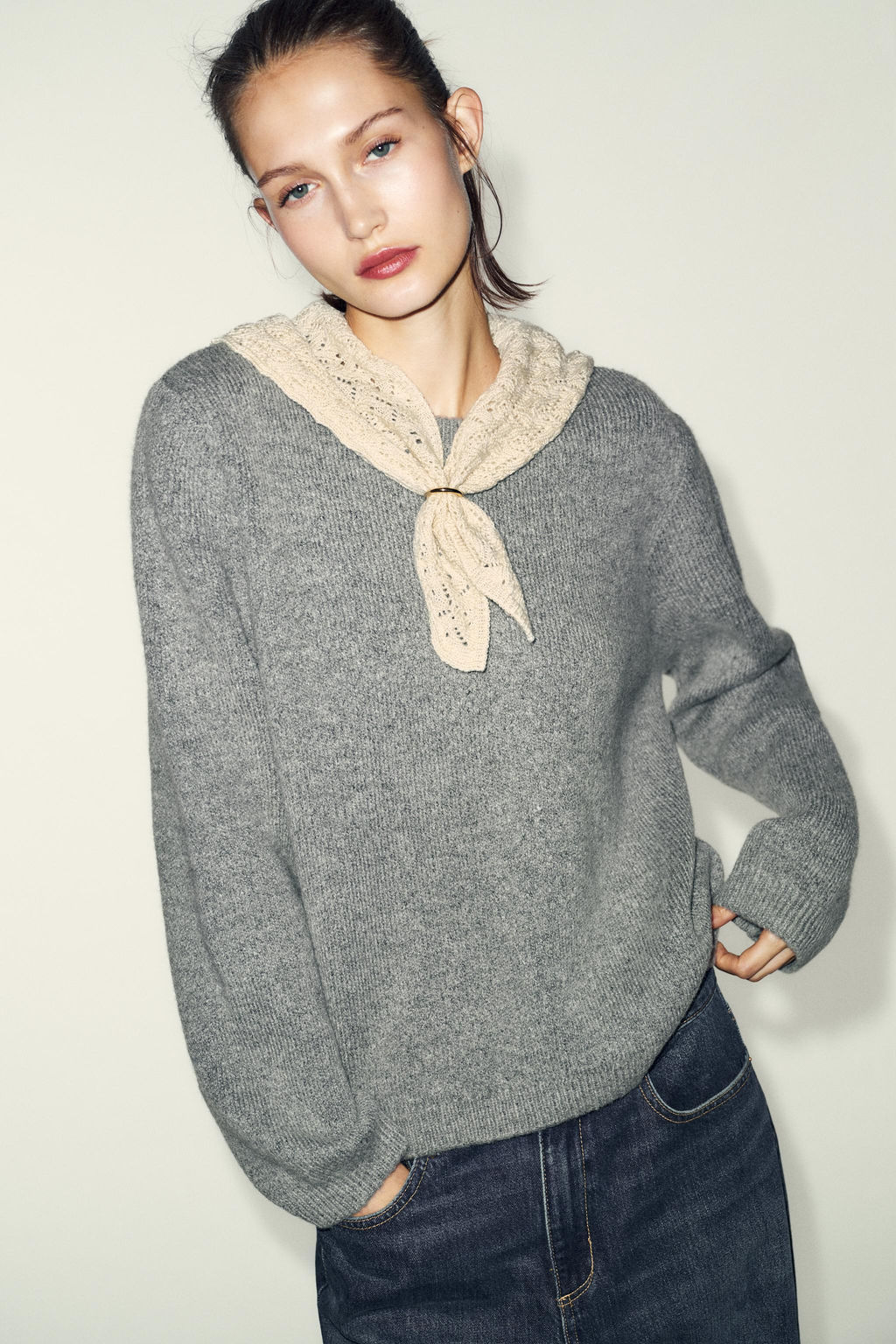 JUMPER WITH CONTRAST HANDKERCHIEF - Zara фото 4