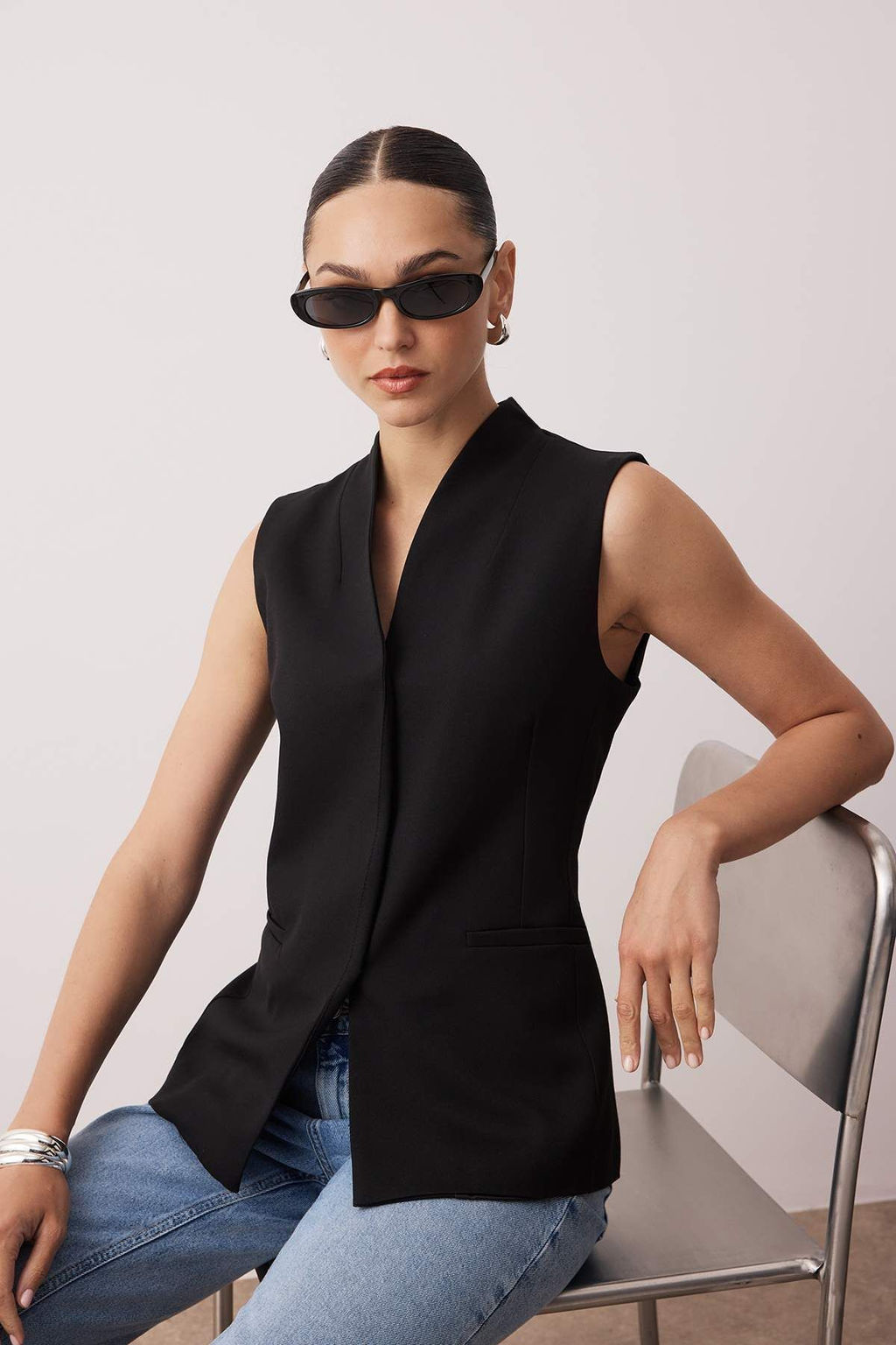 Siyah Gizli Dugmeli Dik Yaka Dokuma Yelek TWOAW26YE00027