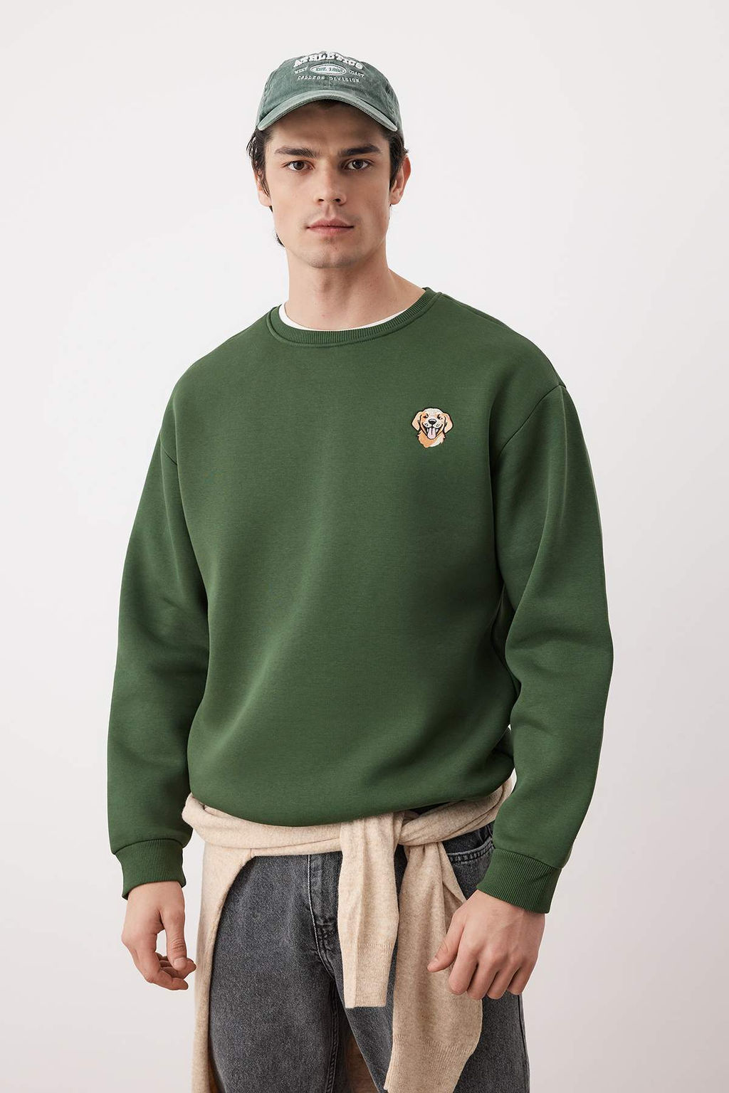 Haki Bisiklet Yaka Oversize/Genis Kesim Ici Polarl? Kopek Nak?s Sweatshirt TMNAW24SW00064