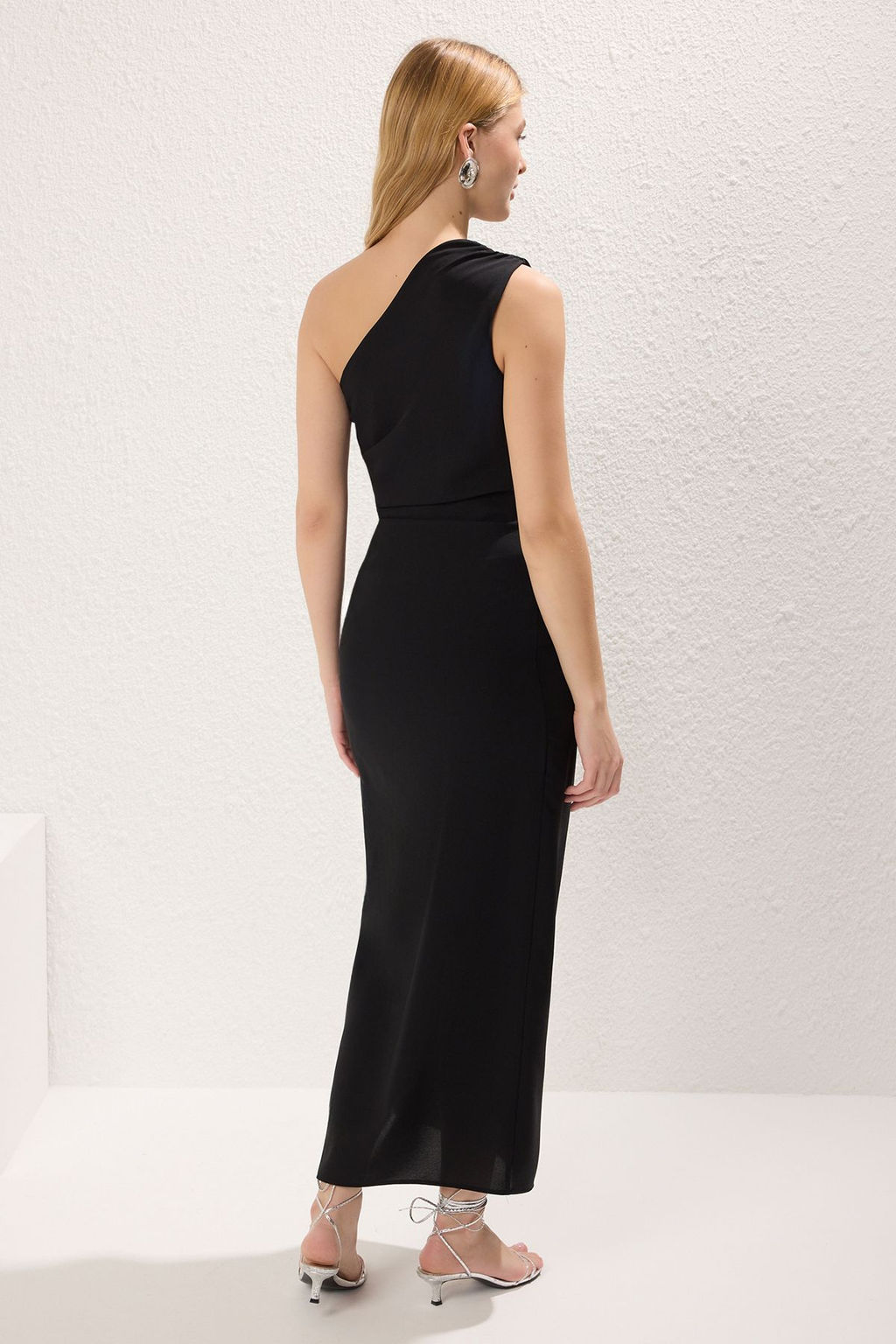 TRENDYOLMILLA Nar Cicegi Vucudu Saran Buzgulu Tek Kol Midi Dokuma Elbise TWOSS25EL00121 фото 8