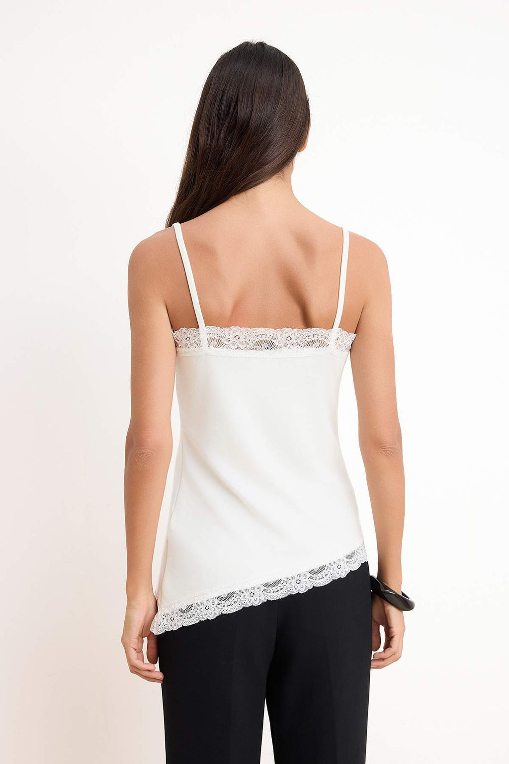 Ekru V Yaka Kolsuz Dantel Detayl? Soft Touch Orme Bluz TWOSS26BZ00661