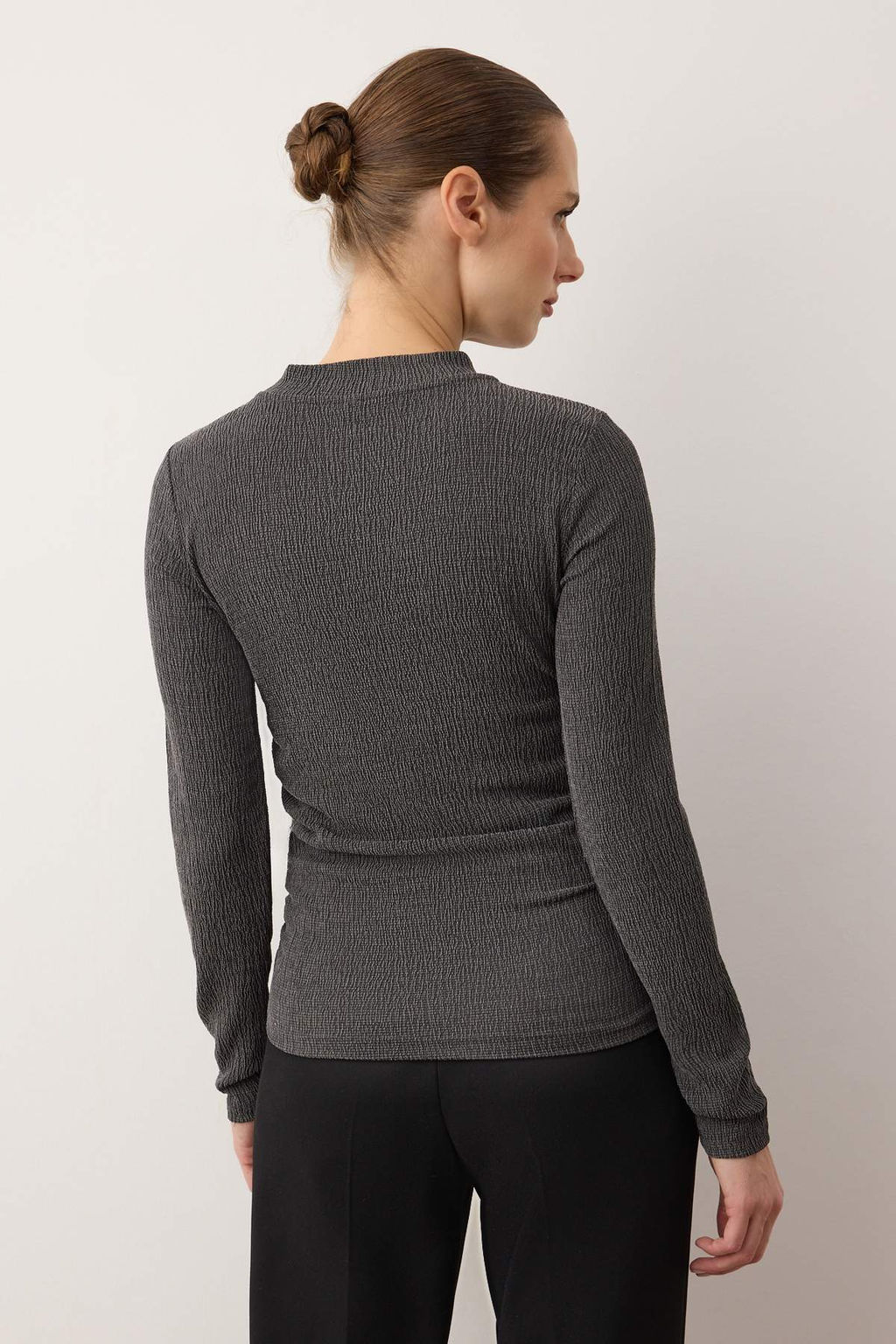 Antrasit Dik Yaka Buzgu/Drape Detayl? Regular/Normal Kal?p Orme Bluz TWOAW25BZ00221 - Trendyolmilla фото 9